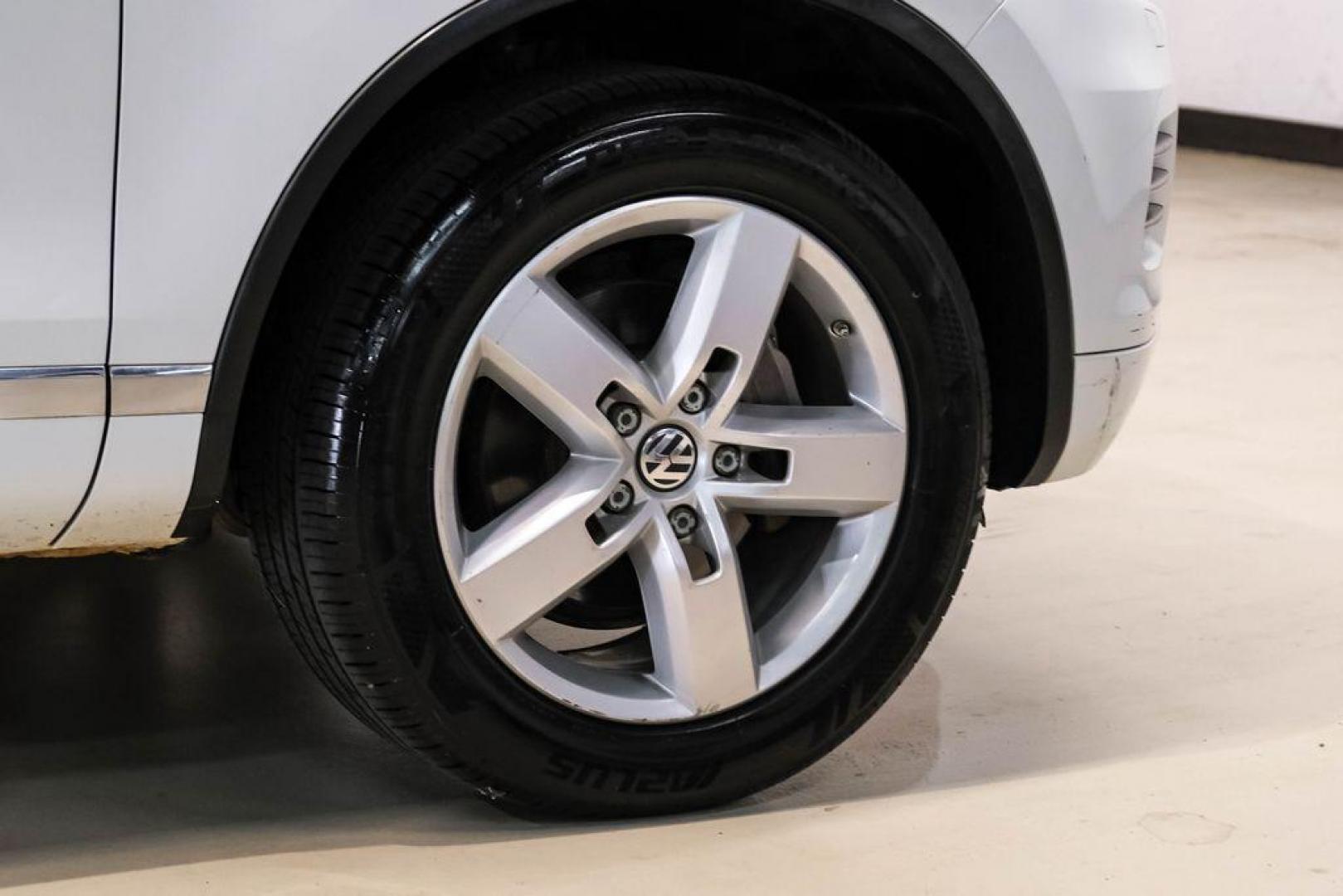 2014 Pure White /Cornsilk Beige Volkswagen Touareg 3.6L (WVGEF9BP5ED) with an 3.6L V6 DOHC engine, Automatic transmission, located at 15300 Midway Rd., Addison, TX, 75001, (972) 702-0011, 32.958321, -96.838074 - Photo#52