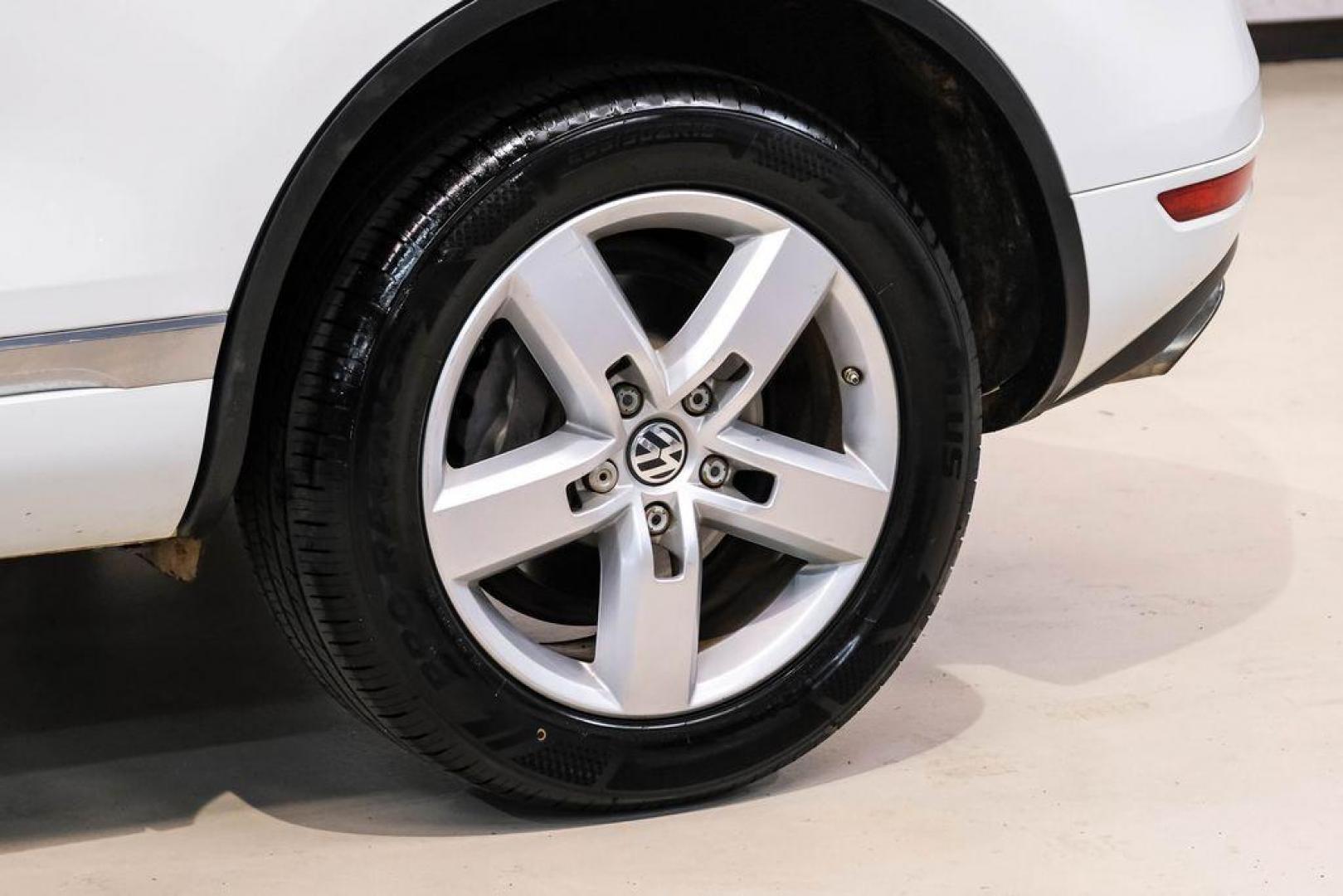 2014 Pure White /Cornsilk Beige Volkswagen Touareg 3.6L (WVGEF9BP5ED) with an 3.6L V6 DOHC engine, Automatic transmission, located at 15300 Midway Rd., Addison, TX, 75001, (972) 702-0011, 32.958321, -96.838074 - Photo#54