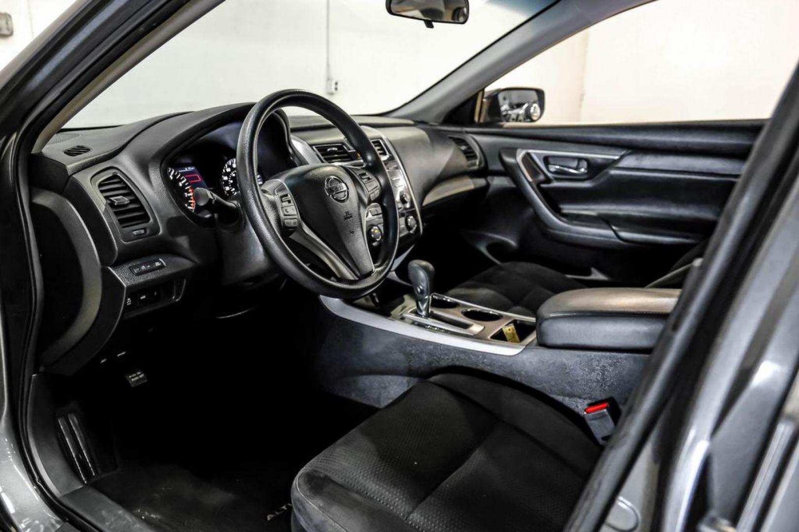 2015 Gun Metallic /Charcoal Nissan Altima 2.5 S (1N4AL3AP4FN) with an 2.5L I4 DOHC 16V engine, CVT transmission, located at 15300 Midway Rd., Addison, TX, 75001, (972) 702-0011, 32.958321, -96.838074 - Photo#2