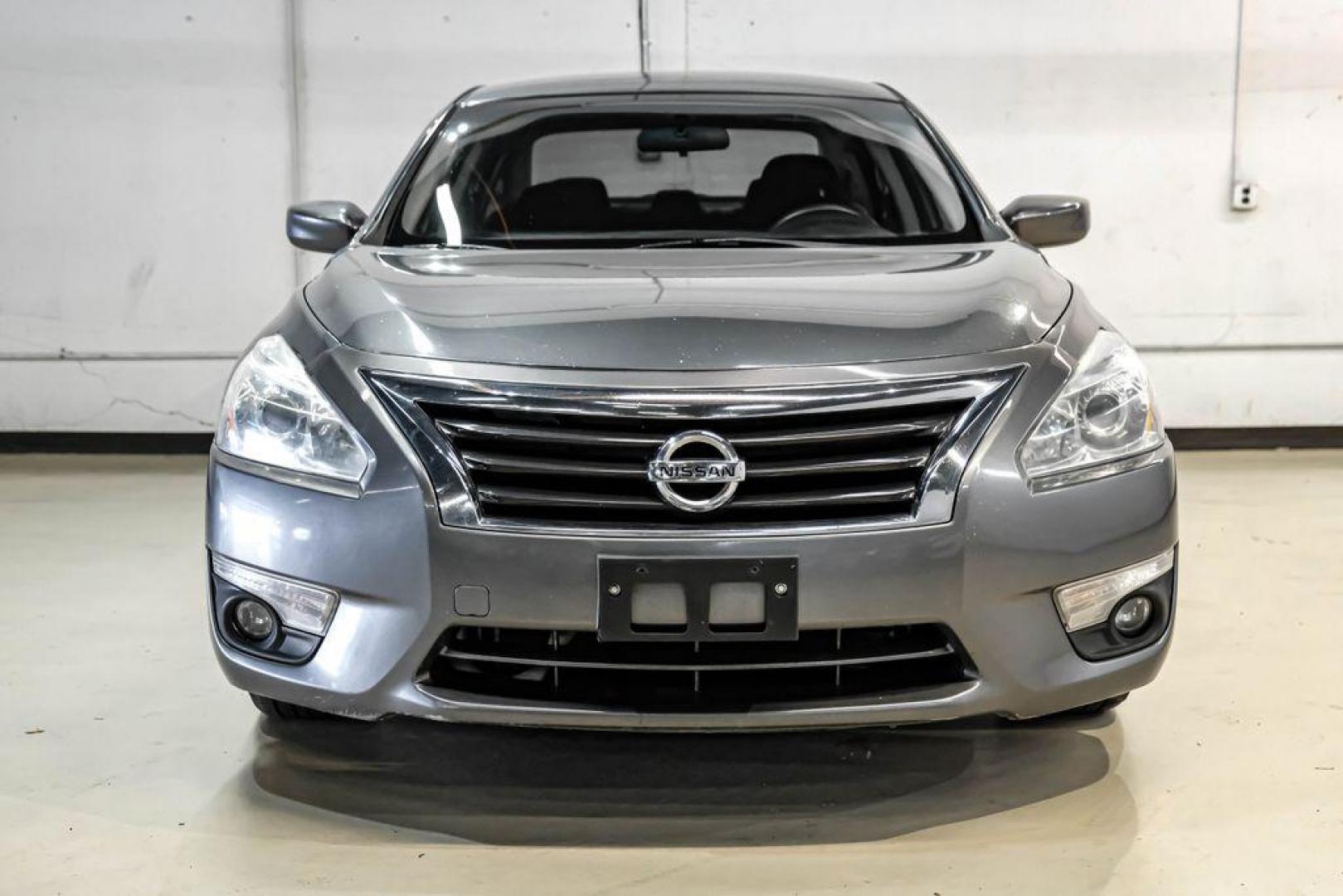 2015 Gun Metallic /Charcoal Nissan Altima 2.5 S (1N4AL3AP4FN) with an 2.5L I4 DOHC 16V engine, CVT transmission, located at 15300 Midway Rd., Addison, TX, 75001, (972) 702-0011, 32.958321, -96.838074 - Photo#4