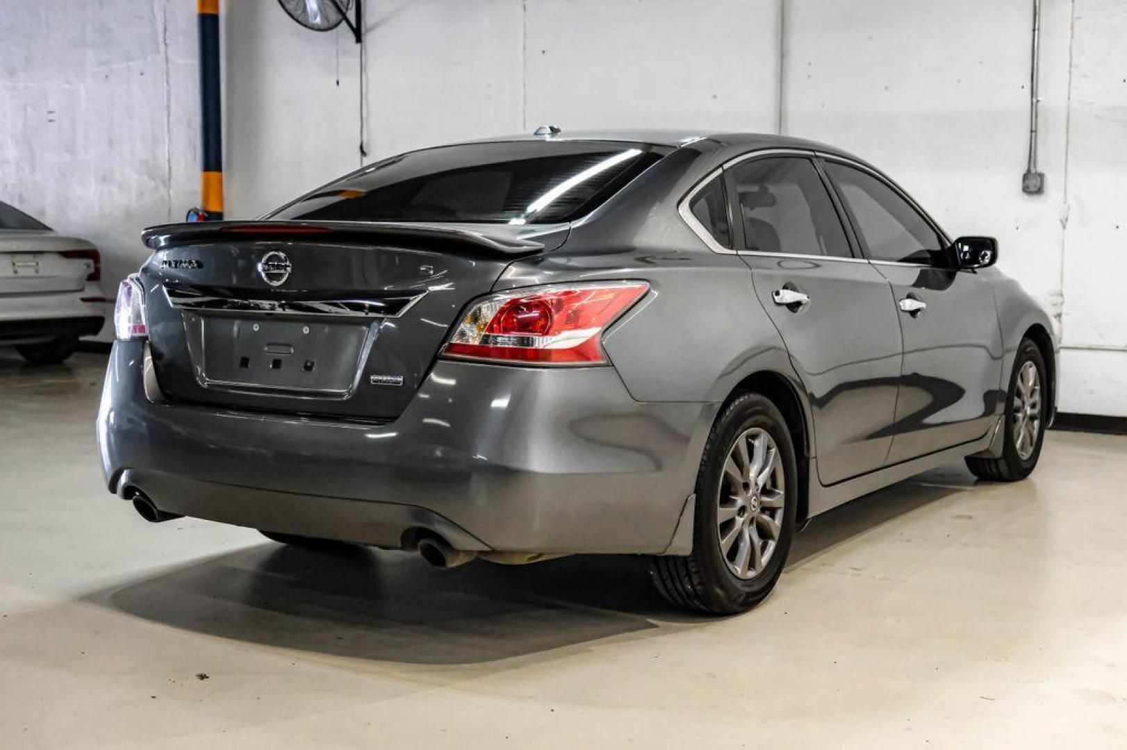 2015 Gun Metallic /Charcoal Nissan Altima 2.5 S (1N4AL3AP4FN) with an 2.5L I4 DOHC 16V engine, CVT transmission, located at 15300 Midway Rd., Addison, TX, 75001, (972) 702-0011, 32.958321, -96.838074 - Photo#7
