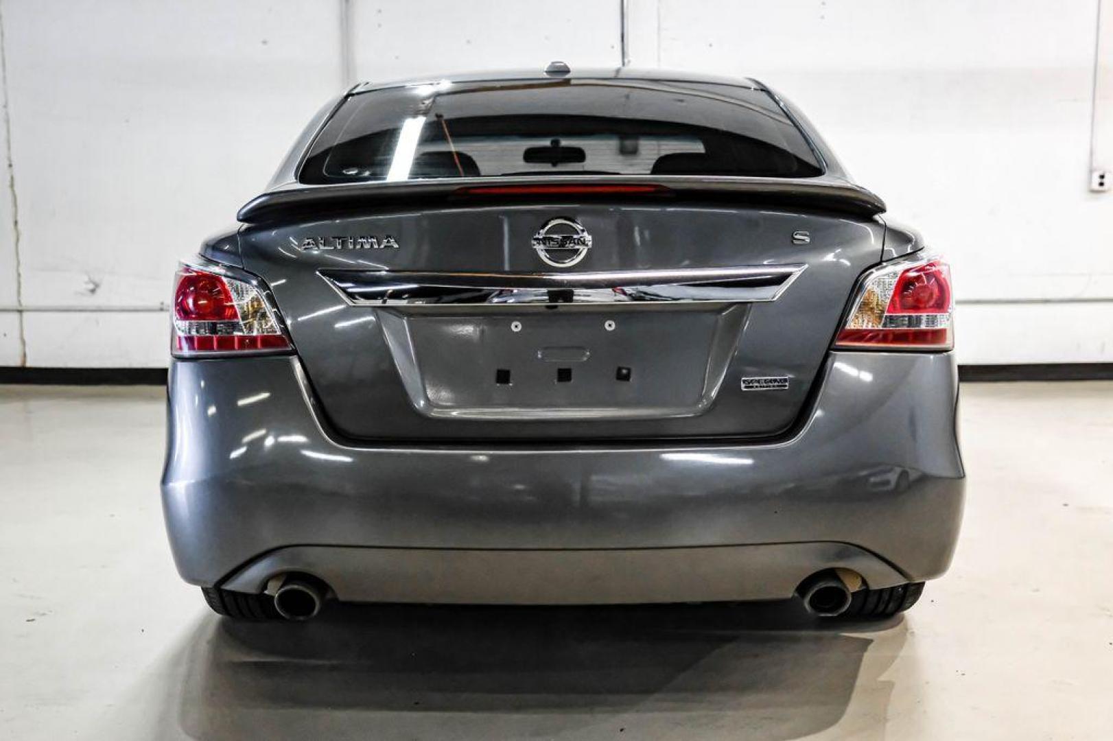 2015 Gun Metallic /Charcoal Nissan Altima 2.5 S (1N4AL3AP4FN) with an 2.5L I4 DOHC 16V engine, CVT transmission, located at 15300 Midway Rd., Addison, TX, 75001, (972) 702-0011, 32.958321, -96.838074 - Photo#8