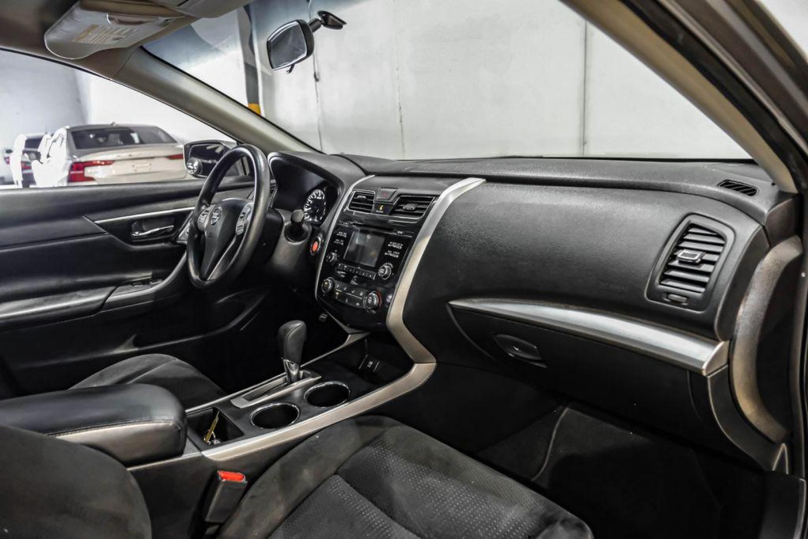 2015 Gun Metallic /Charcoal Nissan Altima 2.5 S (1N4AL3AP4FN) with an 2.5L I4 DOHC 16V engine, CVT transmission, located at 15300 Midway Rd., Addison, TX, 75001, (972) 702-0011, 32.958321, -96.838074 - Photo#13