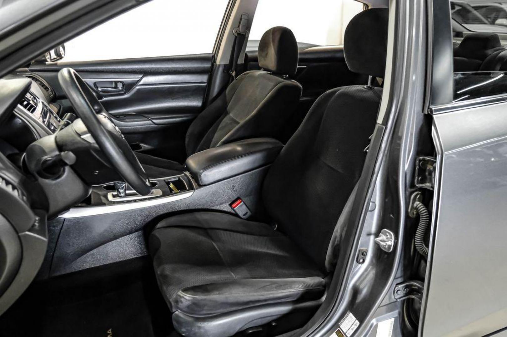 2015 Gun Metallic /Charcoal Nissan Altima 2.5 S (1N4AL3AP4FN) with an 2.5L I4 DOHC 16V engine, CVT transmission, located at 15300 Midway Rd., Addison, TX, 75001, (972) 702-0011, 32.958321, -96.838074 - Photo#29