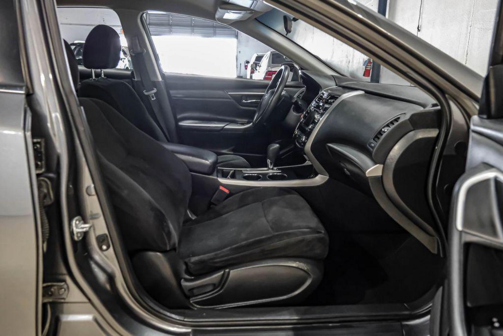 2015 Gun Metallic /Charcoal Nissan Altima 2.5 S (1N4AL3AP4FN) with an 2.5L I4 DOHC 16V engine, CVT transmission, located at 15300 Midway Rd., Addison, TX, 75001, (972) 702-0011, 32.958321, -96.838074 - Photo#30