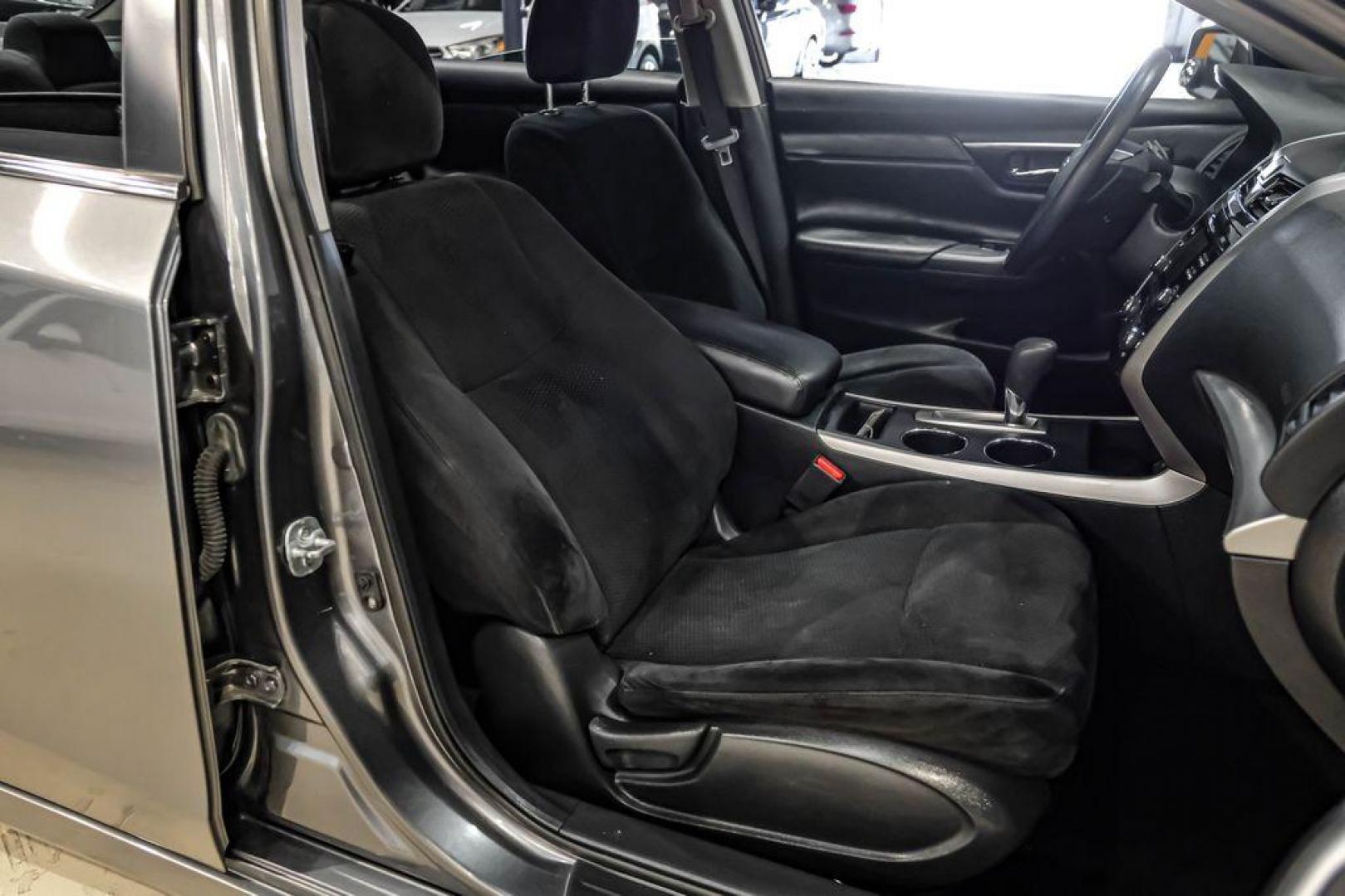 2015 Gun Metallic /Charcoal Nissan Altima 2.5 S (1N4AL3AP4FN) with an 2.5L I4 DOHC 16V engine, CVT transmission, located at 15300 Midway Rd., Addison, TX, 75001, (972) 702-0011, 32.958321, -96.838074 - Photo#31