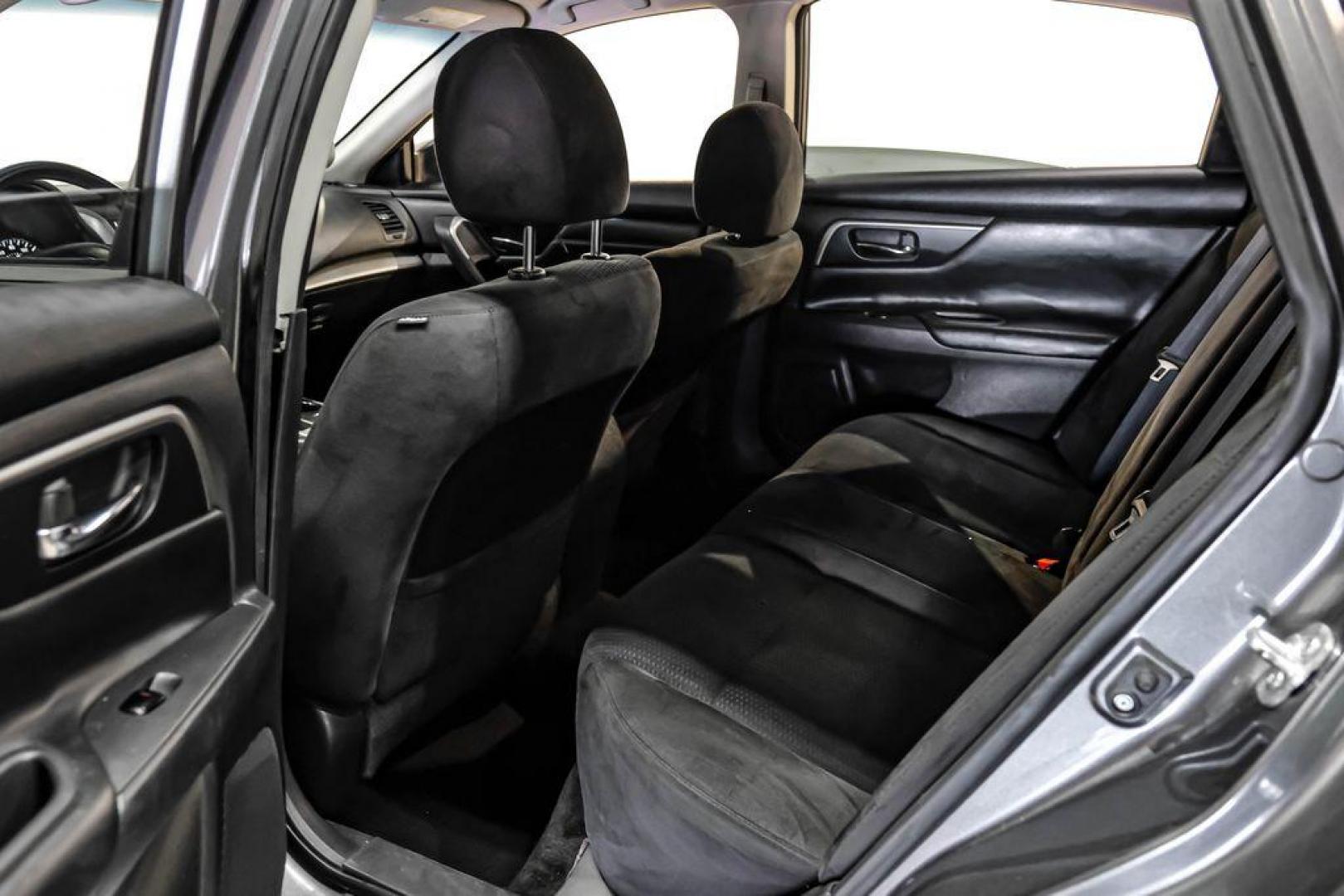 2015 Gun Metallic /Charcoal Nissan Altima 2.5 S (1N4AL3AP4FN) with an 2.5L I4 DOHC 16V engine, CVT transmission, located at 15300 Midway Rd., Addison, TX, 75001, (972) 702-0011, 32.958321, -96.838074 - Photo#35