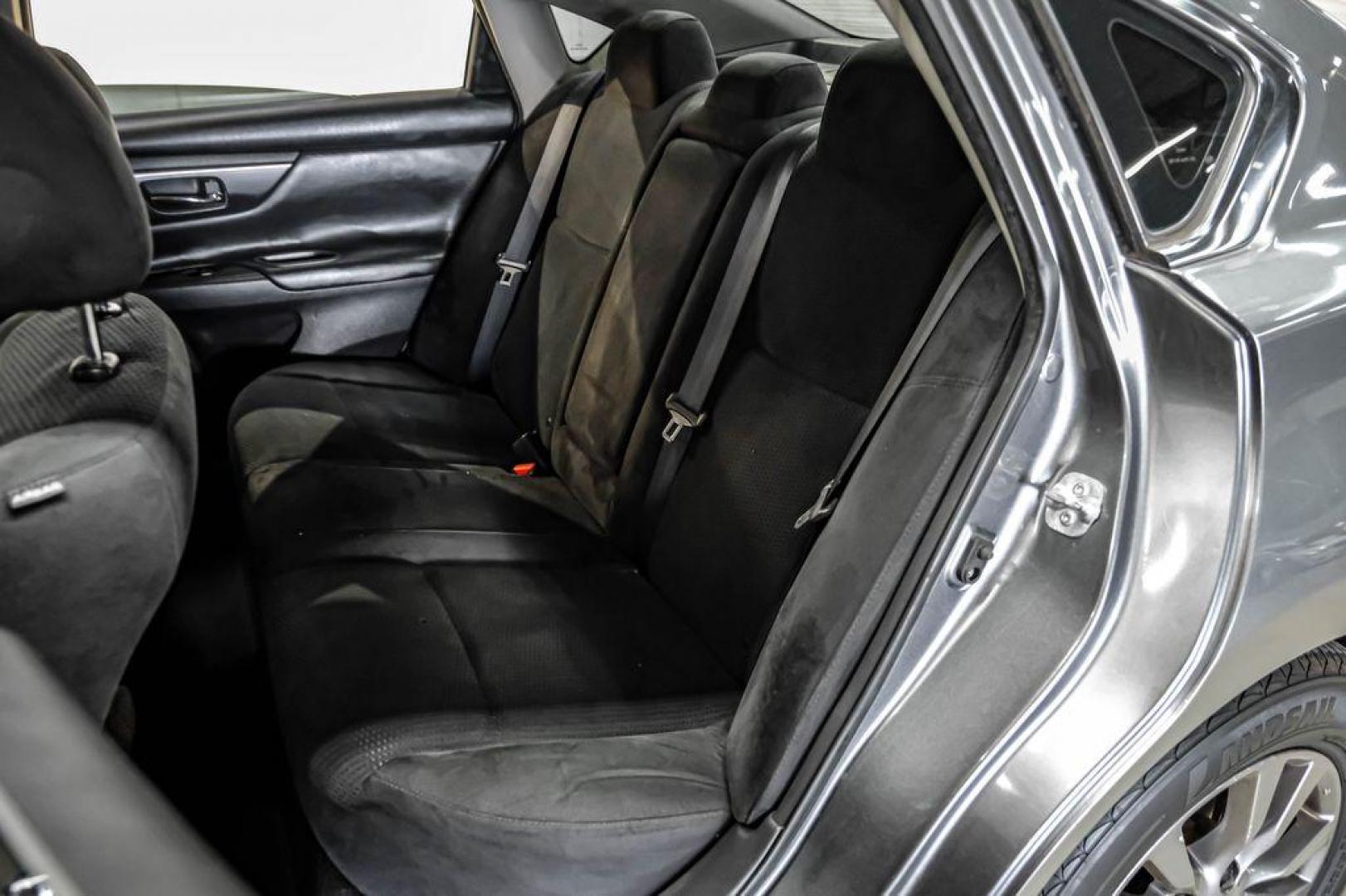 2015 Gun Metallic /Charcoal Nissan Altima 2.5 S (1N4AL3AP4FN) with an 2.5L I4 DOHC 16V engine, CVT transmission, located at 15300 Midway Rd., Addison, TX, 75001, (972) 702-0011, 32.958321, -96.838074 - Photo#37