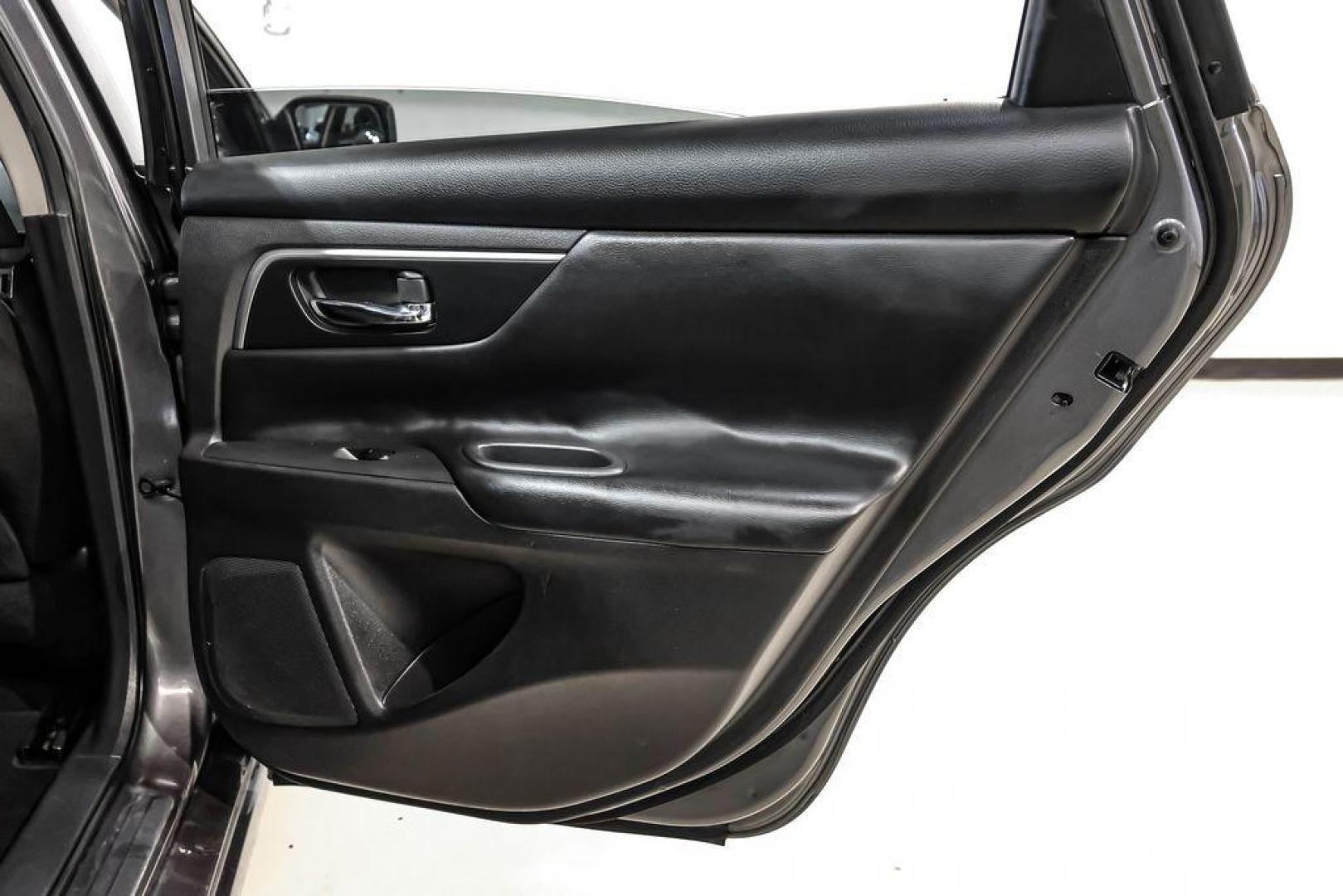 2015 Gun Metallic /Charcoal Nissan Altima 2.5 S (1N4AL3AP4FN) with an 2.5L I4 DOHC 16V engine, CVT transmission, located at 15300 Midway Rd., Addison, TX, 75001, (972) 702-0011, 32.958321, -96.838074 - Photo#44