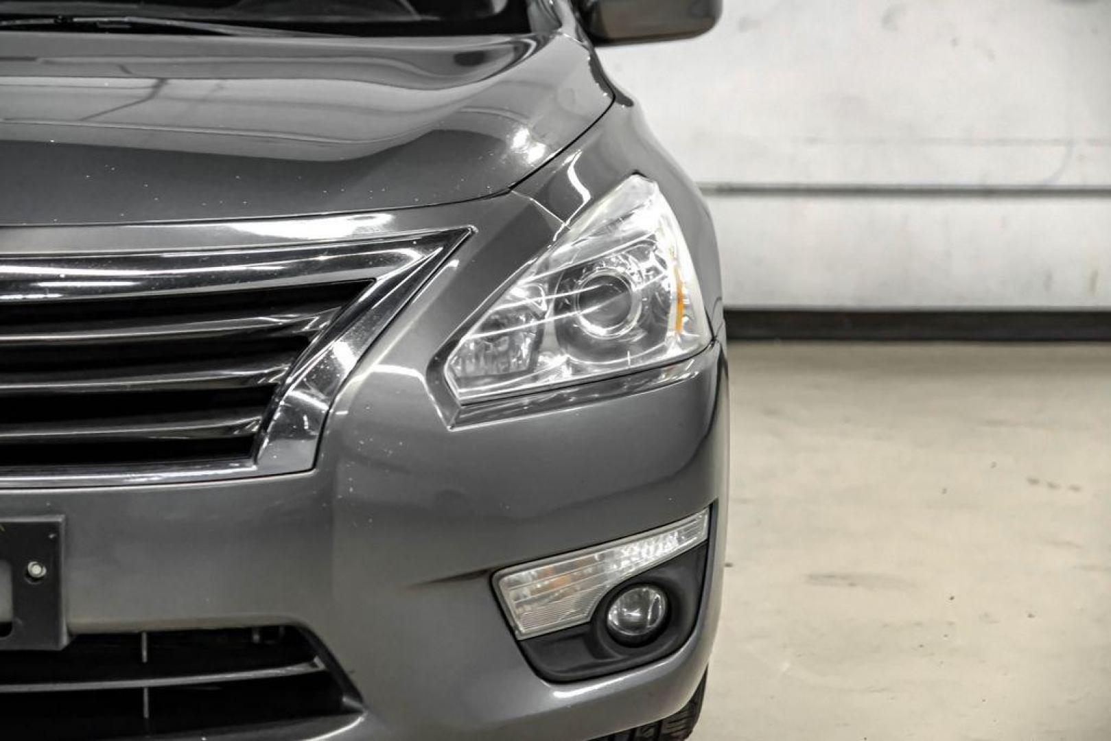 2015 Gun Metallic /Charcoal Nissan Altima 2.5 S (1N4AL3AP4FN) with an 2.5L I4 DOHC 16V engine, CVT transmission, located at 15300 Midway Rd., Addison, TX, 75001, (972) 702-0011, 32.958321, -96.838074 - Photo#46