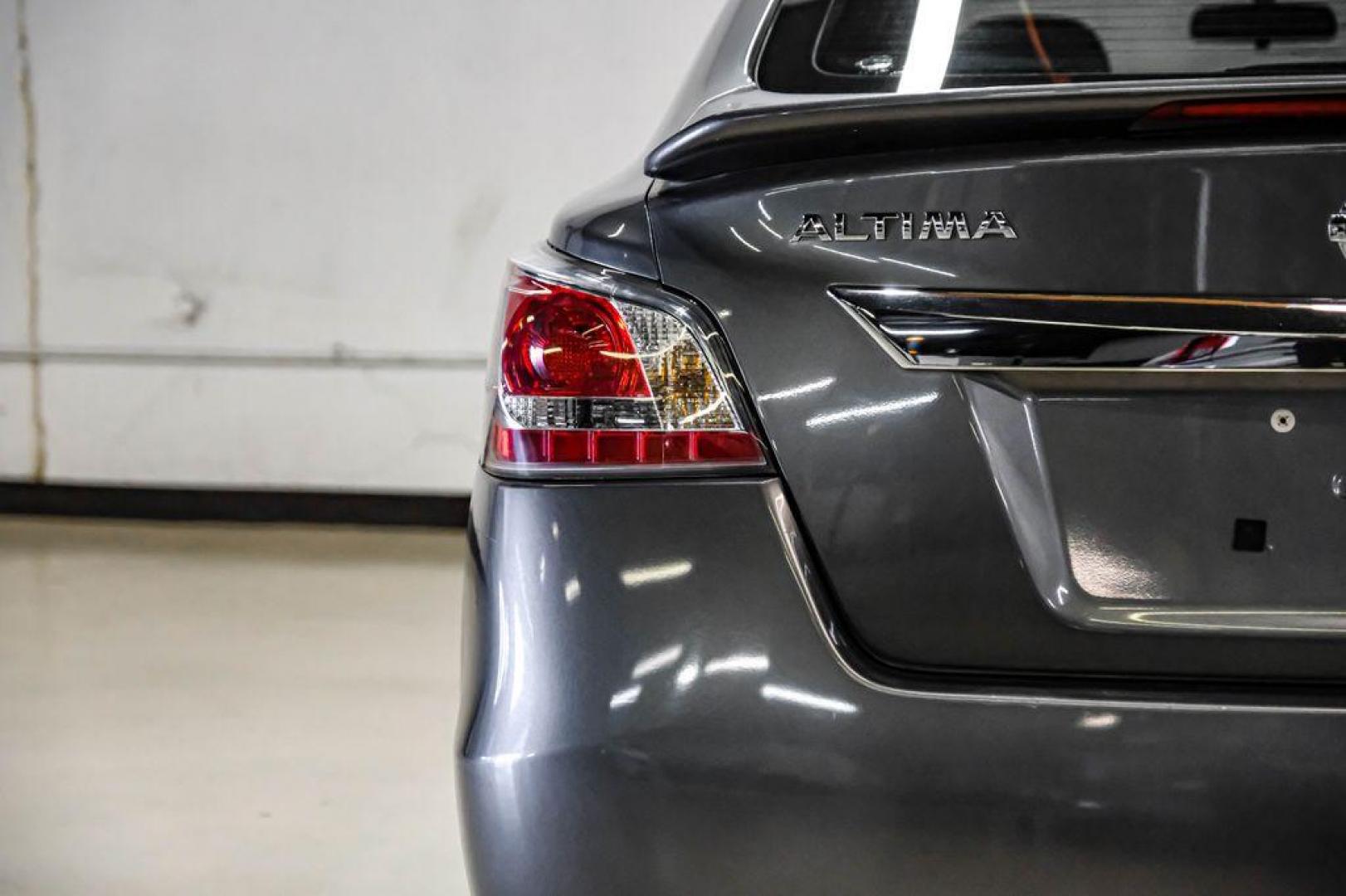 2015 Gun Metallic /Charcoal Nissan Altima 2.5 S (1N4AL3AP4FN) with an 2.5L I4 DOHC 16V engine, CVT transmission, located at 15300 Midway Rd., Addison, TX, 75001, (972) 702-0011, 32.958321, -96.838074 - Photo#47