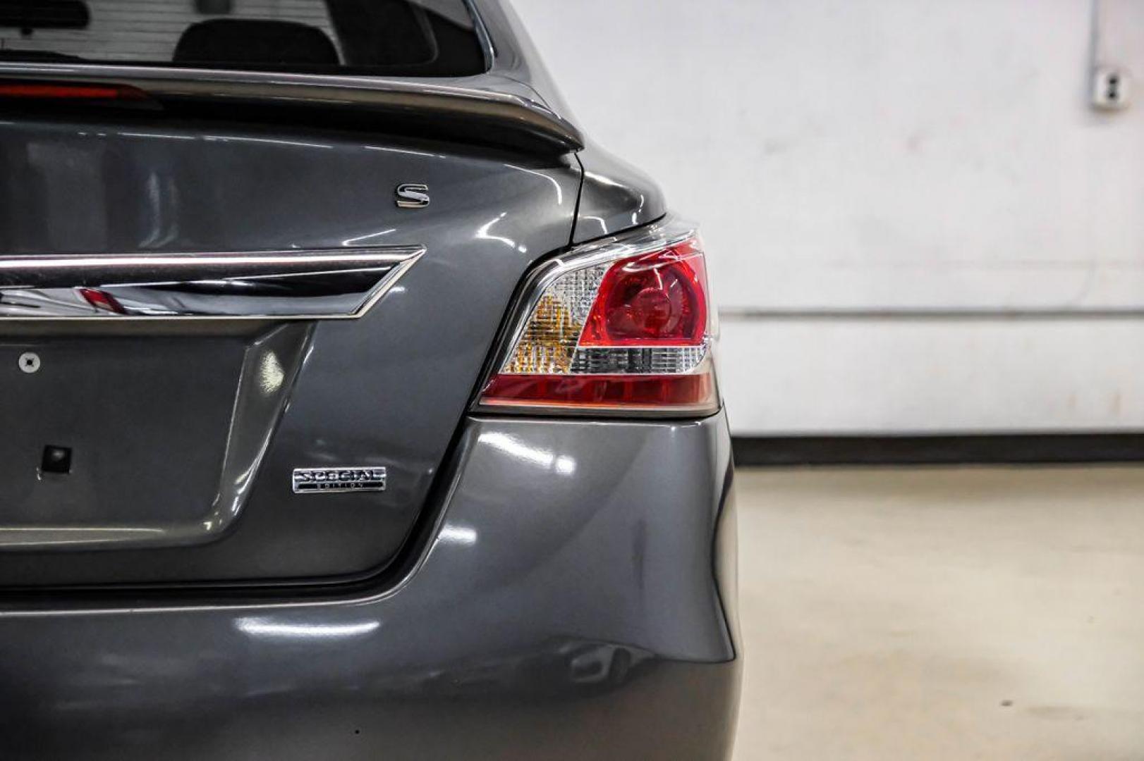 2015 Gun Metallic /Charcoal Nissan Altima 2.5 S (1N4AL3AP4FN) with an 2.5L I4 DOHC 16V engine, CVT transmission, located at 15300 Midway Rd., Addison, TX, 75001, (972) 702-0011, 32.958321, -96.838074 - Photo#48