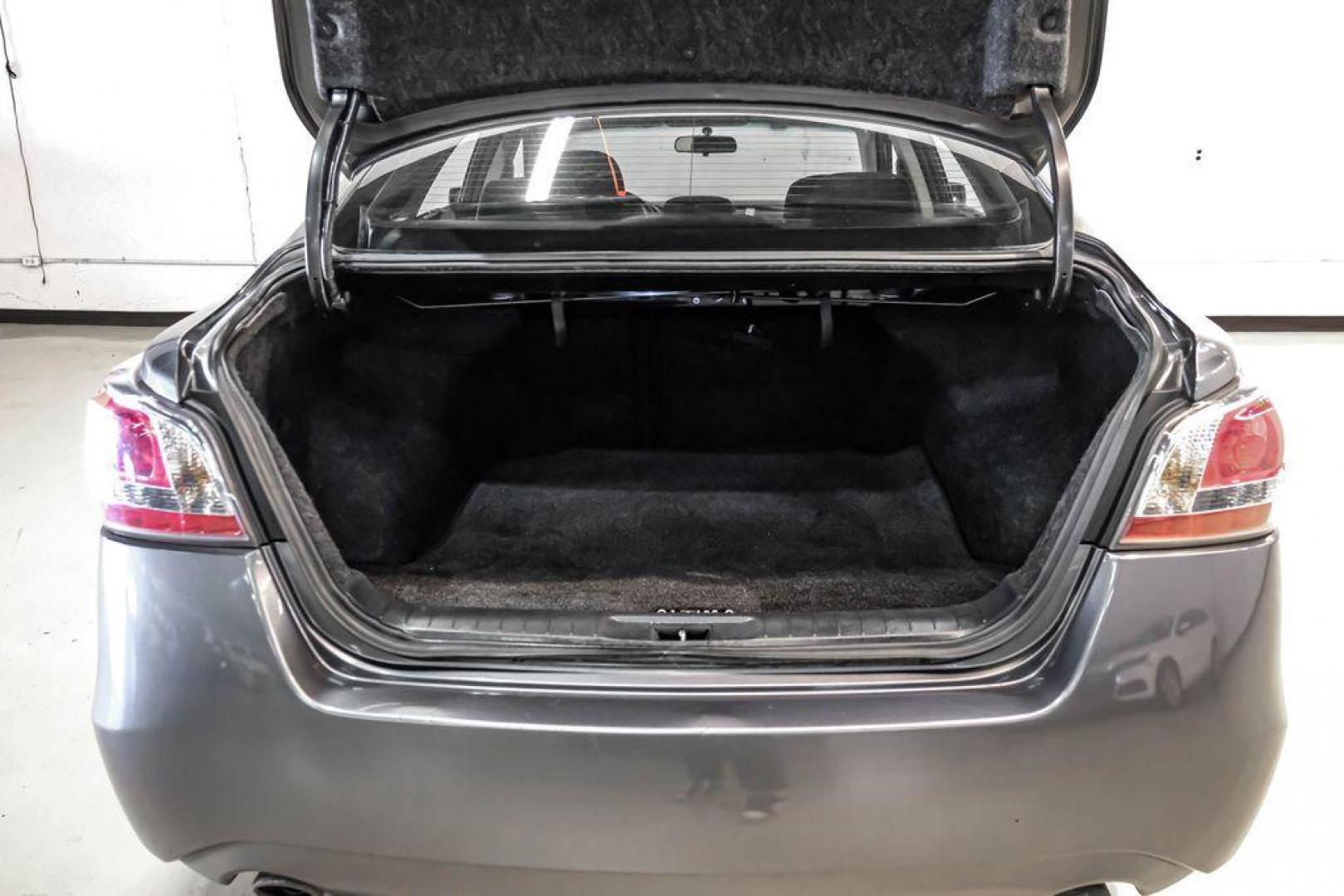 2015 Gun Metallic /Charcoal Nissan Altima 2.5 S (1N4AL3AP4FN) with an 2.5L I4 DOHC 16V engine, CVT transmission, located at 15300 Midway Rd., Addison, TX, 75001, (972) 702-0011, 32.958321, -96.838074 - Photo#52