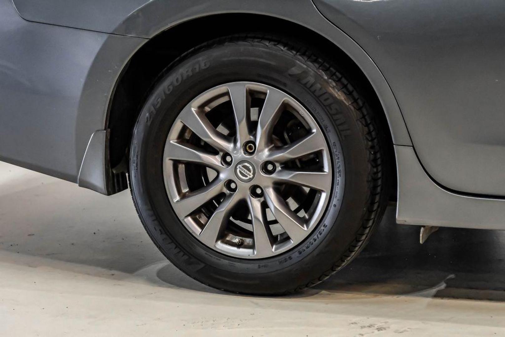 2015 Gun Metallic /Charcoal Nissan Altima 2.5 S (1N4AL3AP4FN) with an 2.5L I4 DOHC 16V engine, CVT transmission, located at 15300 Midway Rd., Addison, TX, 75001, (972) 702-0011, 32.958321, -96.838074 - Photo#53