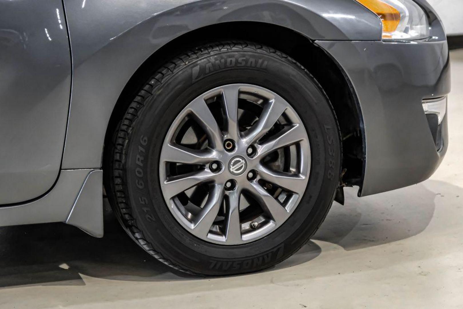 2015 Gun Metallic /Charcoal Nissan Altima 2.5 S (1N4AL3AP4FN) with an 2.5L I4 DOHC 16V engine, CVT transmission, located at 15300 Midway Rd., Addison, TX, 75001, (972) 702-0011, 32.958321, -96.838074 - Photo#54