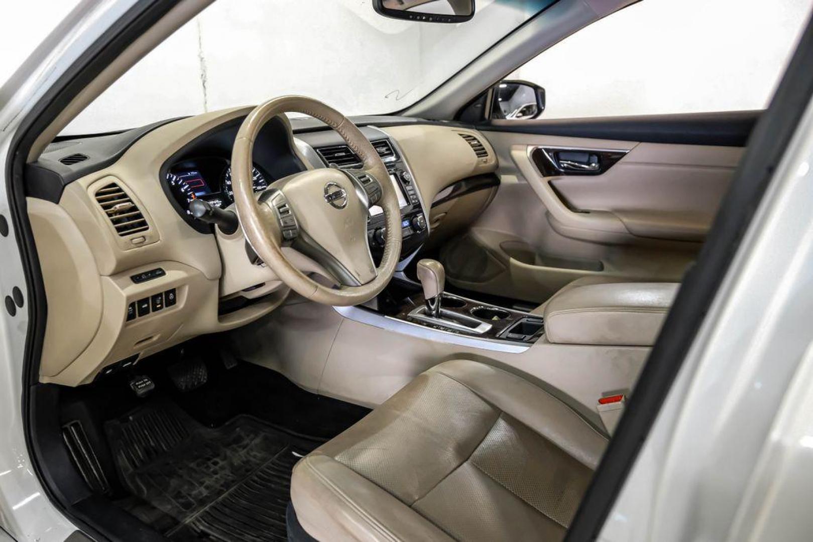 2015 Pearl White /Beige Nissan Altima 3.5 SL (1N4BL3AP6FC) with an 3.5L V6 DOHC 24V engine, CVT transmission, located at 15300 Midway Rd., Addison, TX, 75001, (972) 702-0011, 32.958321, -96.838074 - Photo#2