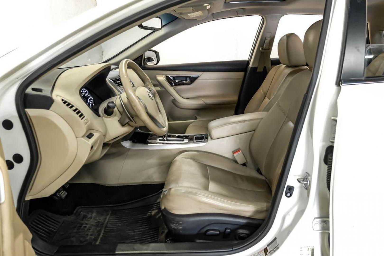 2015 Pearl White /Beige Nissan Altima 3.5 SL (1N4BL3AP6FC) with an 3.5L V6 DOHC 24V engine, CVT transmission, located at 15300 Midway Rd., Addison, TX, 75001, (972) 702-0011, 32.958321, -96.838074 - Photo#3