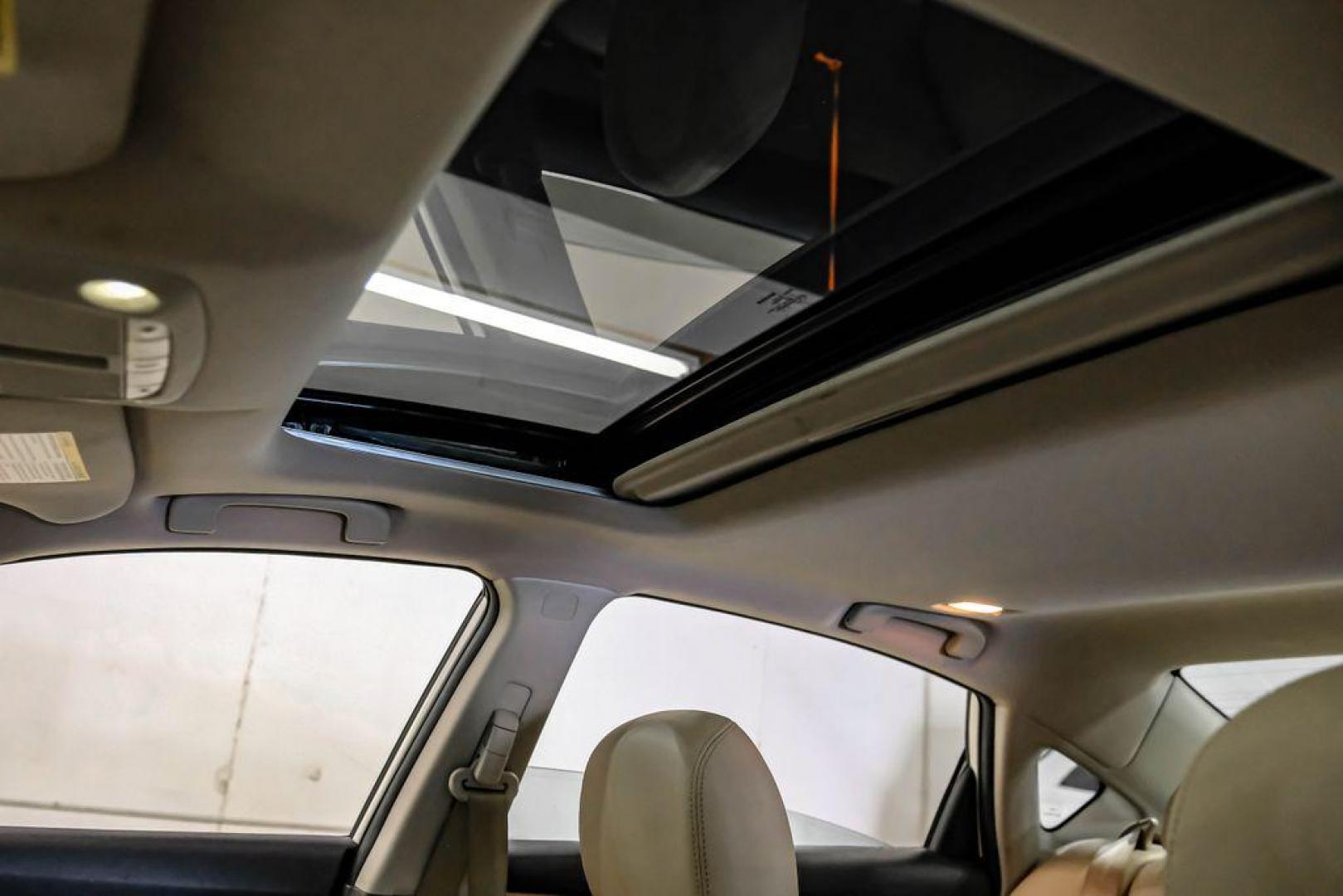 2015 Pearl White /Beige Nissan Altima 3.5 SL (1N4BL3AP6FC) with an 3.5L V6 DOHC 24V engine, CVT transmission, located at 15300 Midway Rd., Addison, TX, 75001, (972) 702-0011, 32.958321, -96.838074 - Photo#4