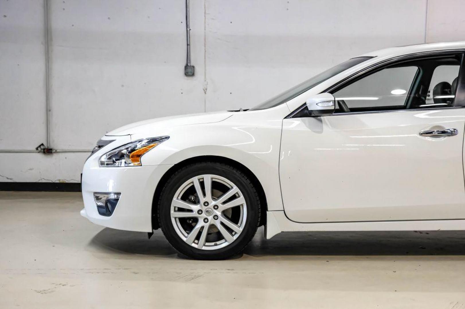 2015 Pearl White /Beige Nissan Altima 3.5 SL (1N4BL3AP6FC) with an 3.5L V6 DOHC 24V engine, CVT transmission, located at 15300 Midway Rd., Addison, TX, 75001, (972) 702-0011, 32.958321, -96.838074 - Photo#12