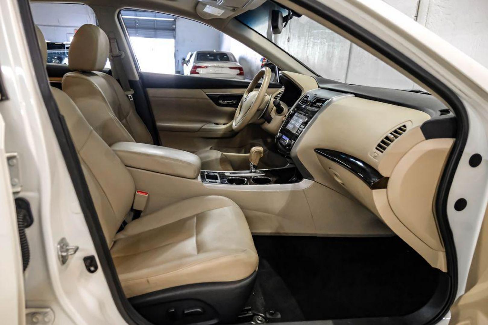 2015 Pearl White /Beige Nissan Altima 3.5 SL (1N4BL3AP6FC) with an 3.5L V6 DOHC 24V engine, CVT transmission, located at 15300 Midway Rd., Addison, TX, 75001, (972) 702-0011, 32.958321, -96.838074 - Photo#32