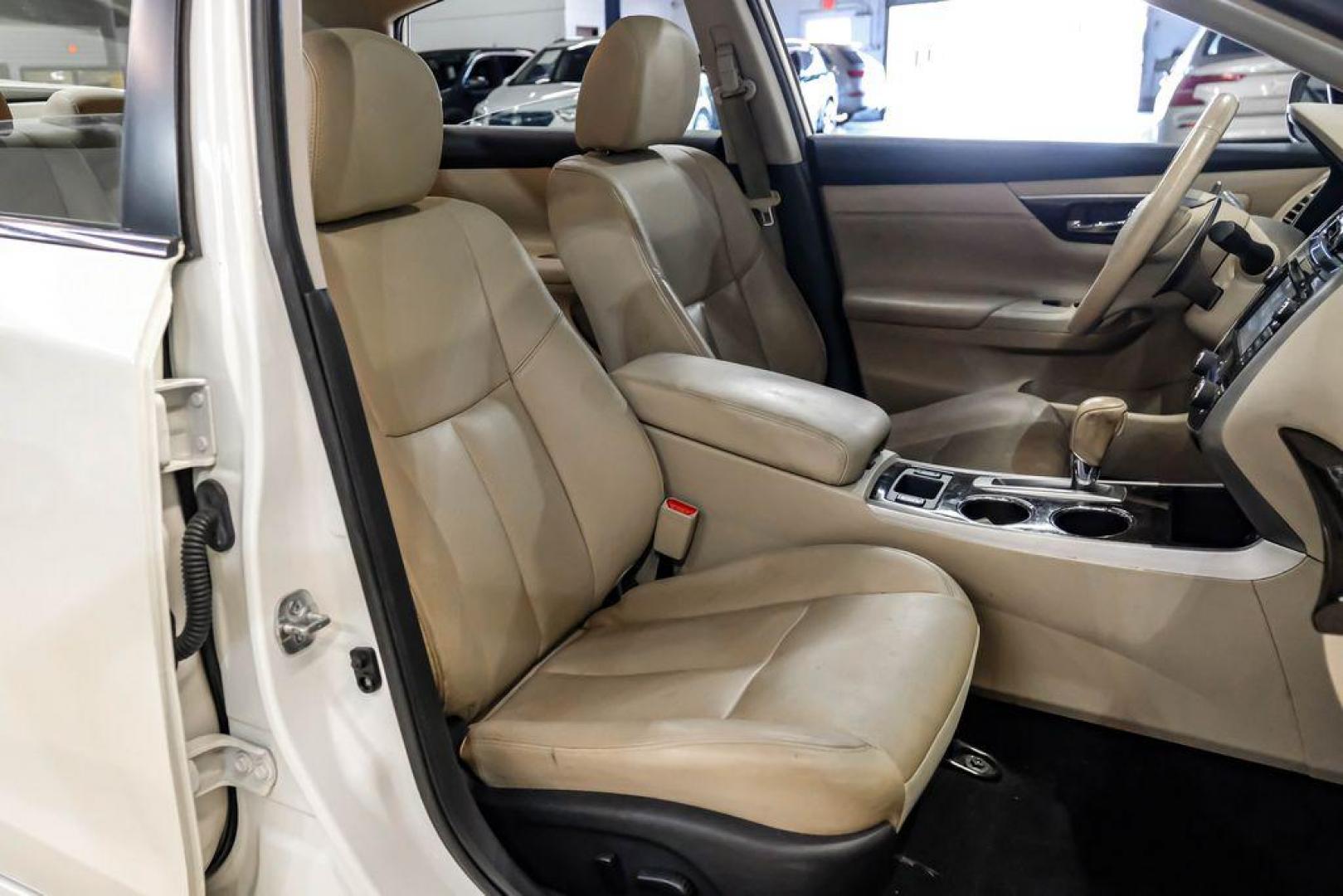 2015 Pearl White /Beige Nissan Altima 3.5 SL (1N4BL3AP6FC) with an 3.5L V6 DOHC 24V engine, CVT transmission, located at 15300 Midway Rd., Addison, TX, 75001, (972) 702-0011, 32.958321, -96.838074 - Photo#33