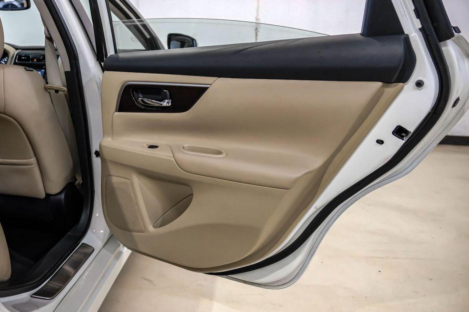 2015 Pearl White /Beige Nissan Altima 3.5 SL (1N4BL3AP6FC) with an 3.5L V6 DOHC 24V engine, CVT transmission, located at 15300 Midway Rd., Addison, TX, 75001, (972) 702-0011, 32.958321, -96.838074 - Photo#46