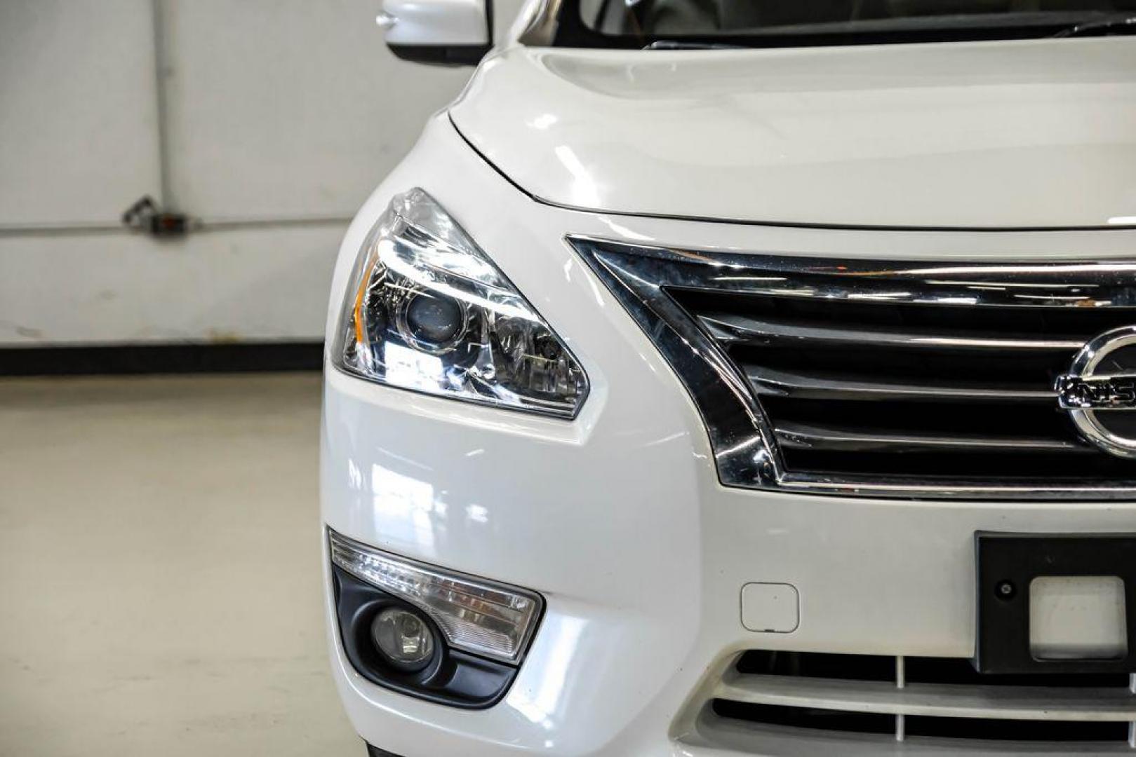 2015 Pearl White /Beige Nissan Altima 3.5 SL (1N4BL3AP6FC) with an 3.5L V6 DOHC 24V engine, CVT transmission, located at 15300 Midway Rd., Addison, TX, 75001, (972) 702-0011, 32.958321, -96.838074 - Photo#47