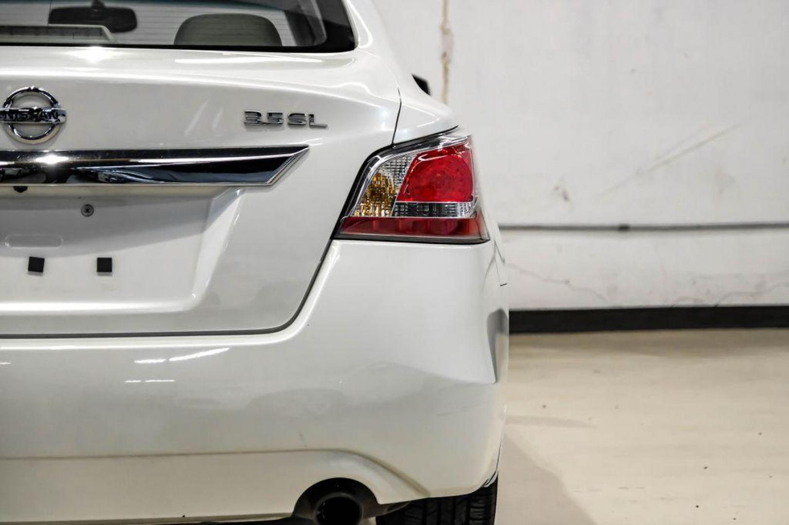 2015 Pearl White /Beige Nissan Altima 3.5 SL (1N4BL3AP6FC) with an 3.5L V6 DOHC 24V engine, CVT transmission, located at 15300 Midway Rd., Addison, TX, 75001, (972) 702-0011, 32.958321, -96.838074 - Photo#50