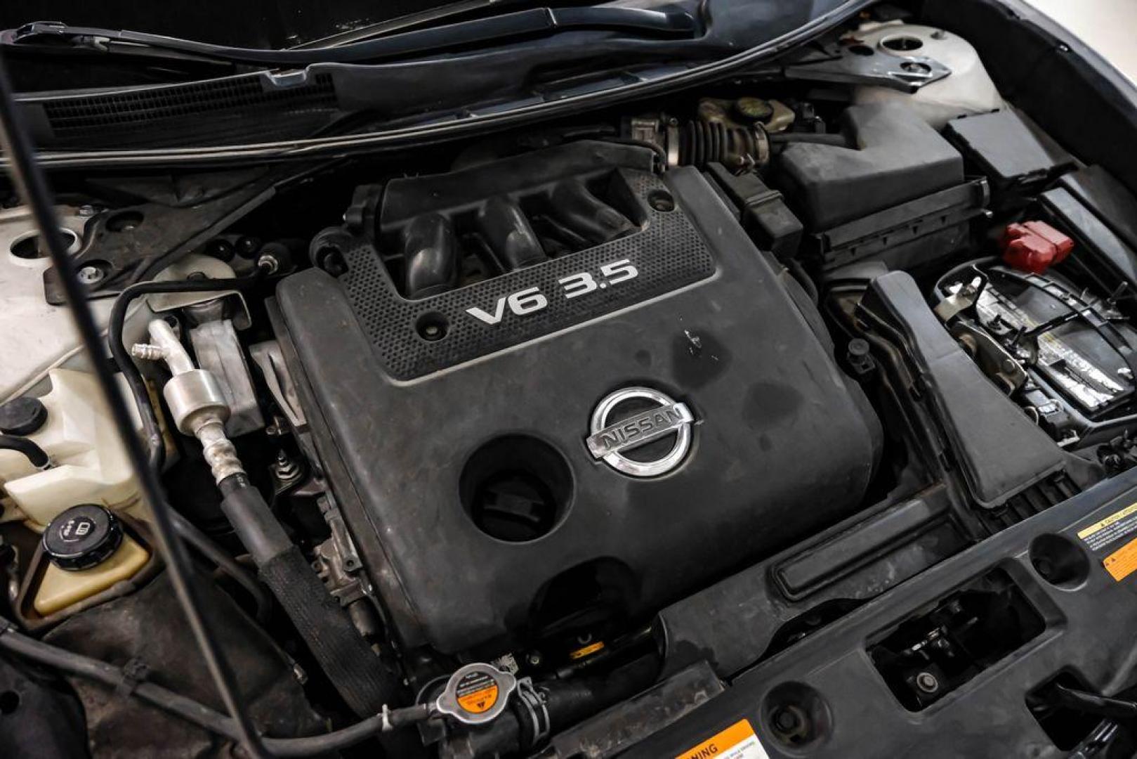 2015 Pearl White /Beige Nissan Altima 3.5 SL (1N4BL3AP6FC) with an 3.5L V6 DOHC 24V engine, CVT transmission, located at 15300 Midway Rd., Addison, TX, 75001, (972) 702-0011, 32.958321, -96.838074 - Photo#53