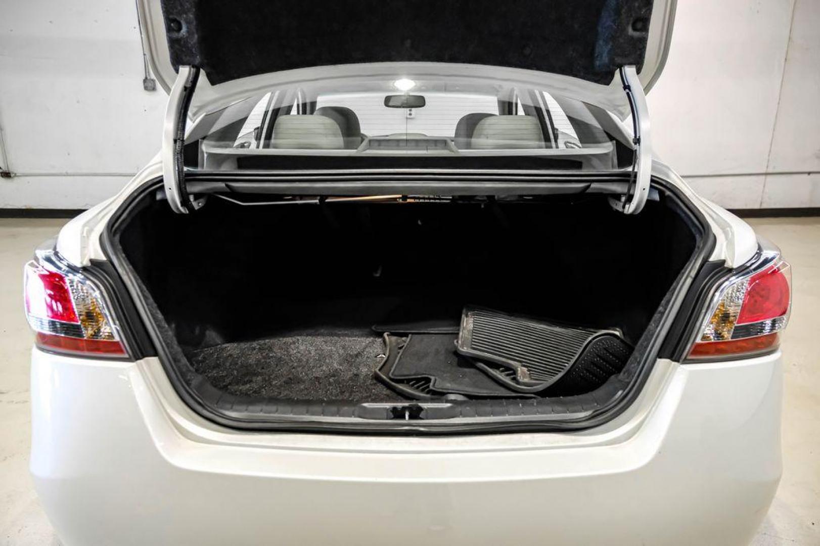 2015 Pearl White /Beige Nissan Altima 3.5 SL (1N4BL3AP6FC) with an 3.5L V6 DOHC 24V engine, CVT transmission, located at 15300 Midway Rd., Addison, TX, 75001, (972) 702-0011, 32.958321, -96.838074 - Photo#54