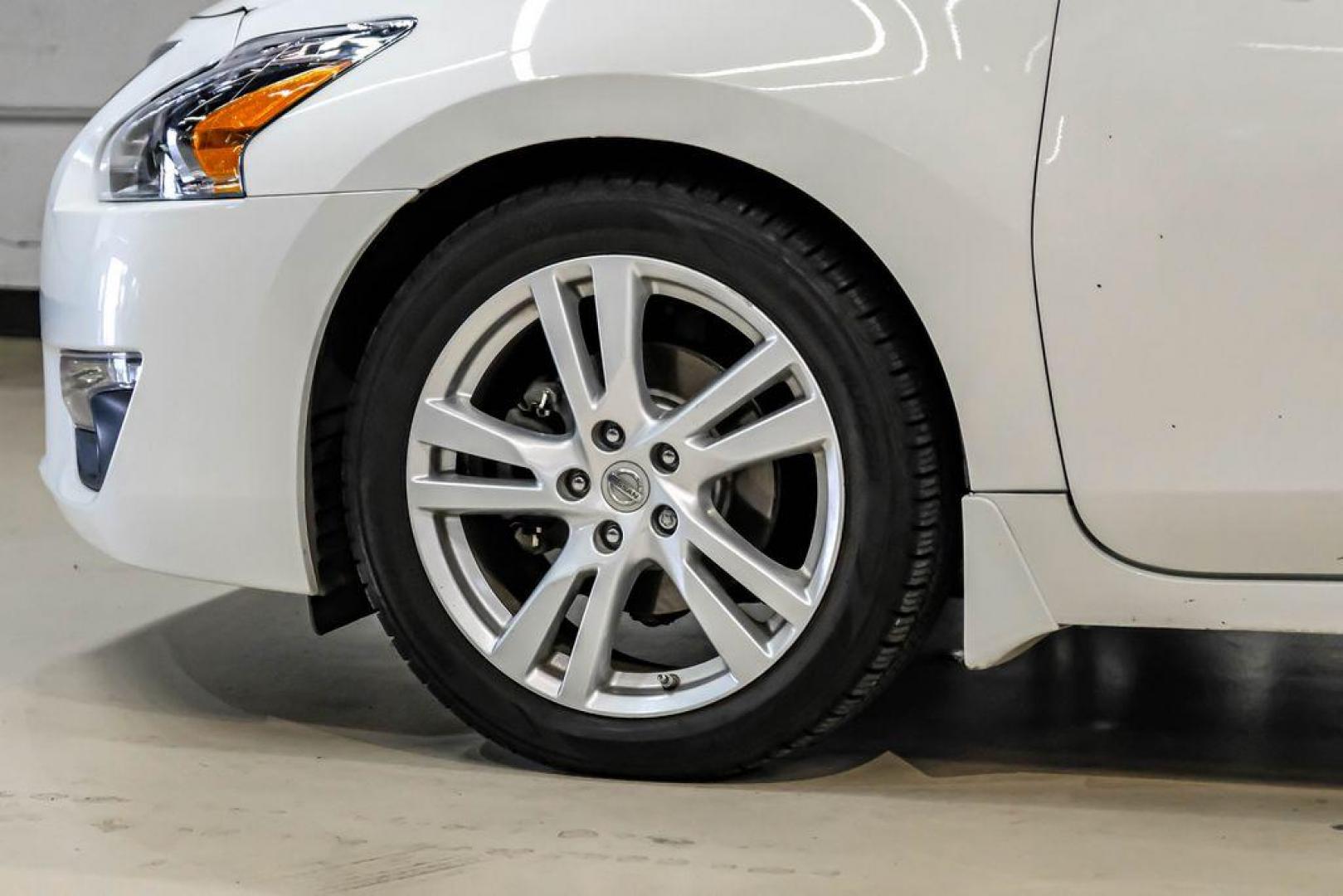 2015 Pearl White /Beige Nissan Altima 3.5 SL (1N4BL3AP6FC) with an 3.5L V6 DOHC 24V engine, CVT transmission, located at 15300 Midway Rd., Addison, TX, 75001, (972) 702-0011, 32.958321, -96.838074 - Photo#57