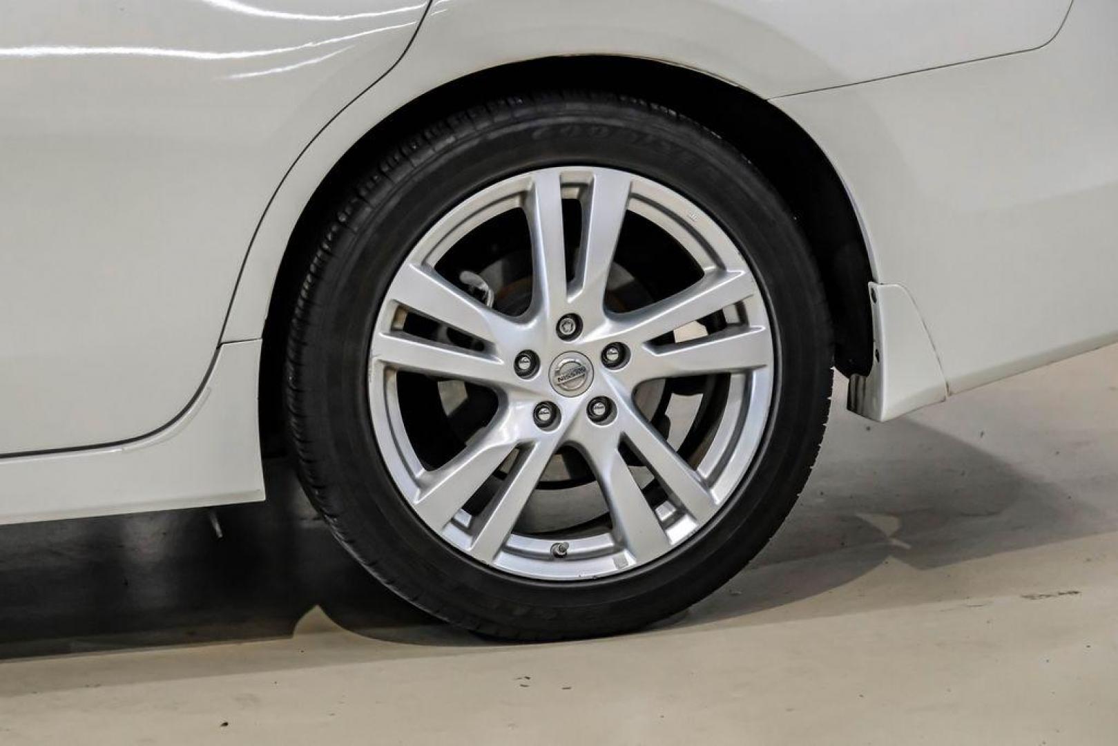 2015 Pearl White /Beige Nissan Altima 3.5 SL (1N4BL3AP6FC) with an 3.5L V6 DOHC 24V engine, CVT transmission, located at 15300 Midway Rd., Addison, TX, 75001, (972) 702-0011, 32.958321, -96.838074 - Photo#58