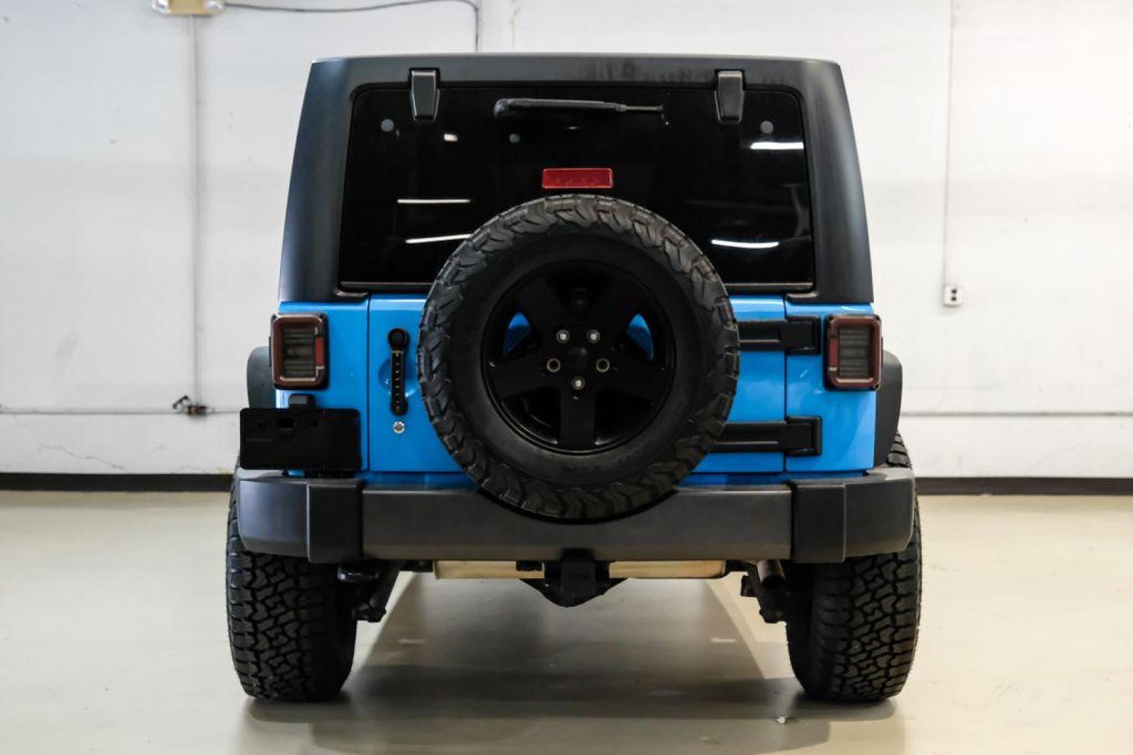 2017 Chief Clearcoat /Black Jeep Wrangler Unlimited Sport (1C4BJWDG6HL) with an 3.6L V6 24V VVT engine, Automatic transmission, located at 15300 Midway Rd., Addison, TX, 75001, (972) 702-0011, 32.958321, -96.838074 - Photo#8