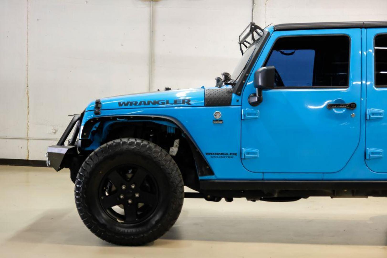 2017 Chief Clearcoat /Black Jeep Wrangler Unlimited Sport (1C4BJWDG6HL) with an 3.6L V6 24V VVT engine, Automatic transmission, located at 15300 Midway Rd., Addison, TX, 75001, (972) 702-0011, 32.958321, -96.838074 - Photo#11