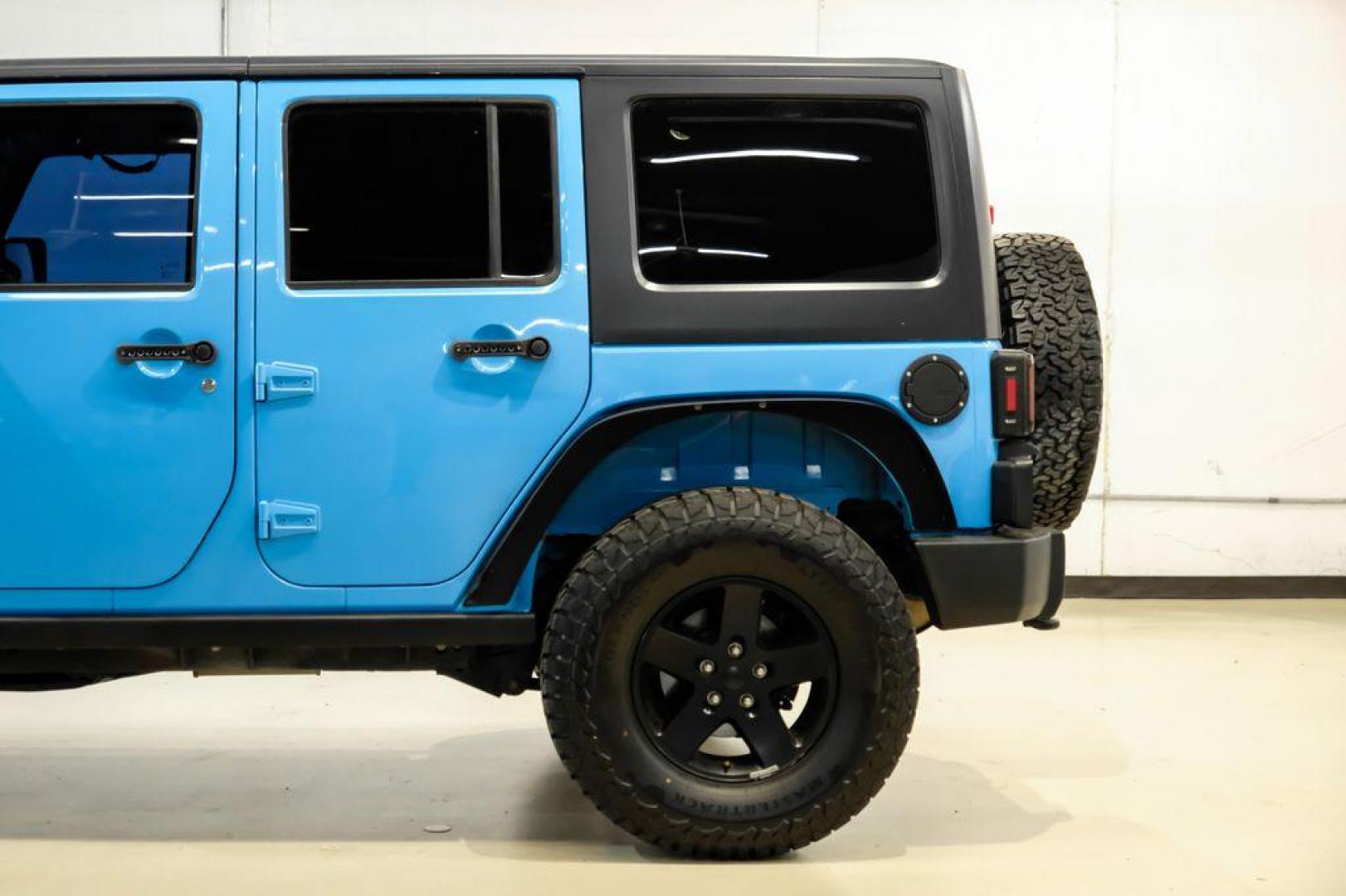 2017 Chief Clearcoat /Black Jeep Wrangler Unlimited Sport (1C4BJWDG6HL) with an 3.6L V6 24V VVT engine, Automatic transmission, located at 15300 Midway Rd., Addison, TX, 75001, (972) 702-0011, 32.958321, -96.838074 - Photo#12