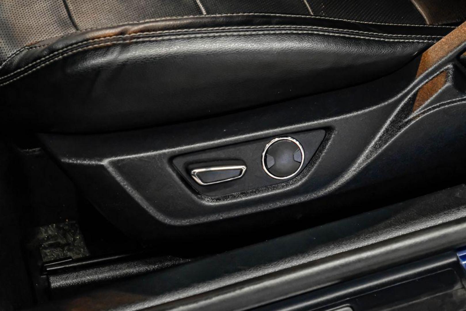 2019 Kona Blue Metallic /Ebony Ford Mustang EcoBoost Premium (1FA6P8TH6K5) with an EcoBoost 2.3L I4 GTDi DOHC Turbocharged VCT engine, Automatic transmission, located at 15300 Midway Rd., Addison, TX, 75001, (972) 702-0011, 32.958321, -96.838074 - Photo#27