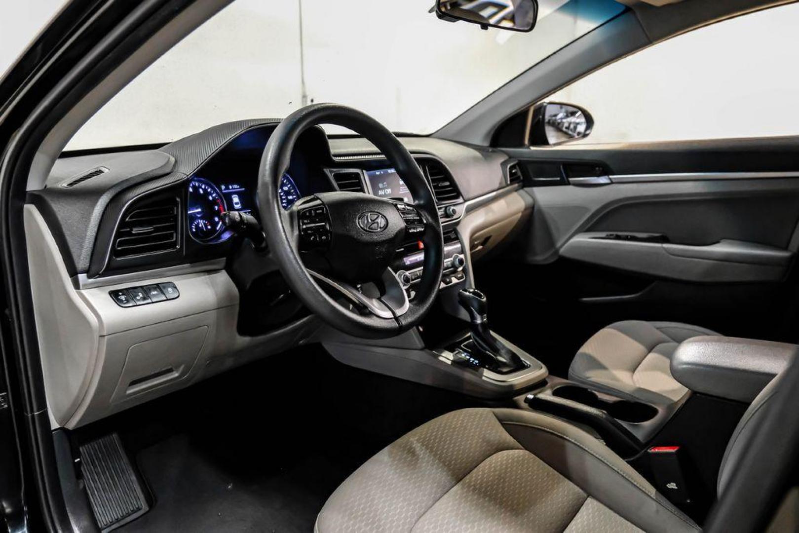 2020 Phantom Black /Gray Hyundai Elantra SEL (KMHD84LF0LU) with an 2.0L 4-Cylinder DOHC 16V engine, CVT transmission, located at 15300 Midway Rd., Addison, TX, 75001, (972) 702-0011, 32.958321, -96.838074 - Photo#2