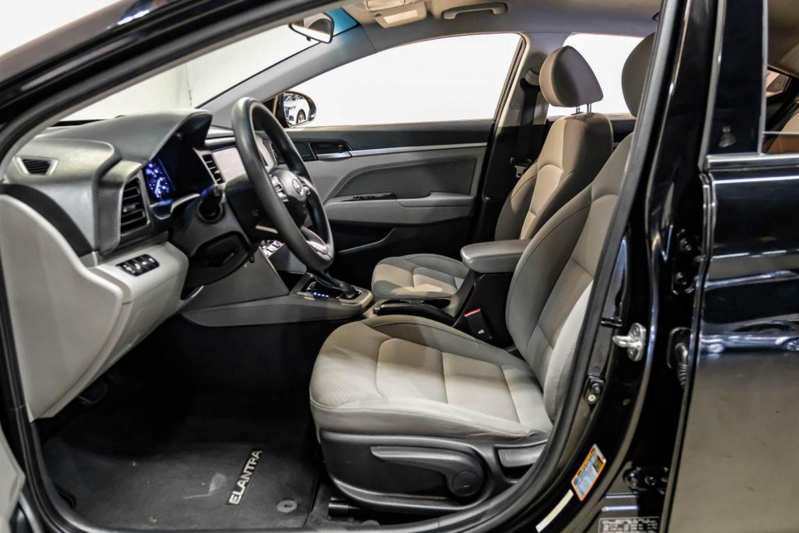 2020 Phantom Black /Gray Hyundai Elantra SEL (KMHD84LF0LU) with an 2.0L 4-Cylinder DOHC 16V engine, CVT transmission, located at 15300 Midway Rd., Addison, TX, 75001, (972) 702-0011, 32.958321, -96.838074 - Photo#3