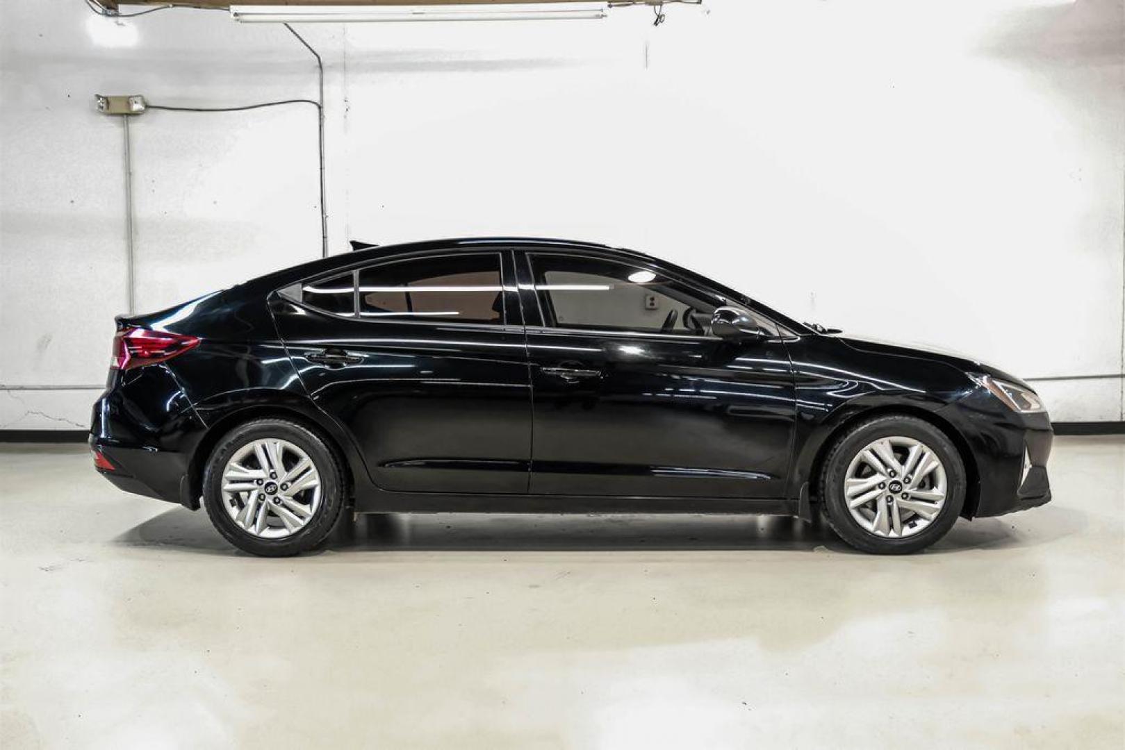 2020 Phantom Black /Gray Hyundai Elantra SEL (KMHD84LF0LU) with an 2.0L 4-Cylinder DOHC 16V engine, CVT transmission, located at 15300 Midway Rd., Addison, TX, 75001, (972) 702-0011, 32.958321, -96.838074 - Photo#6