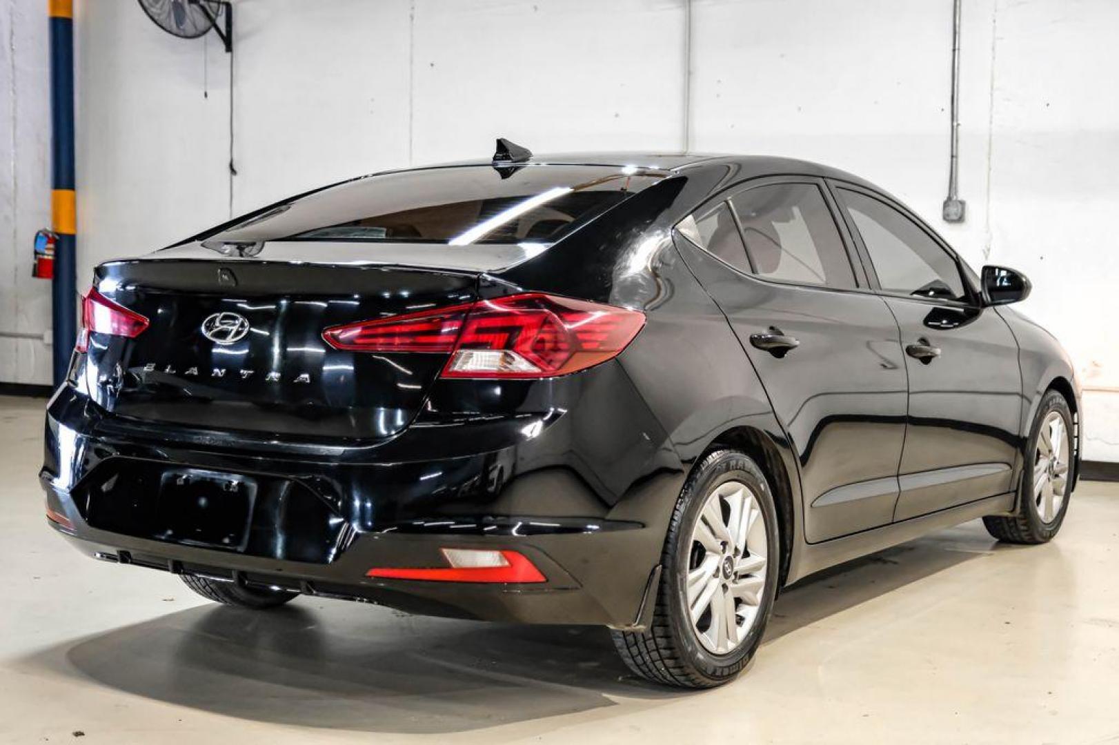 2020 Phantom Black /Gray Hyundai Elantra SEL (KMHD84LF0LU) with an 2.0L 4-Cylinder DOHC 16V engine, CVT transmission, located at 15300 Midway Rd., Addison, TX, 75001, (972) 702-0011, 32.958321, -96.838074 - Photo#7