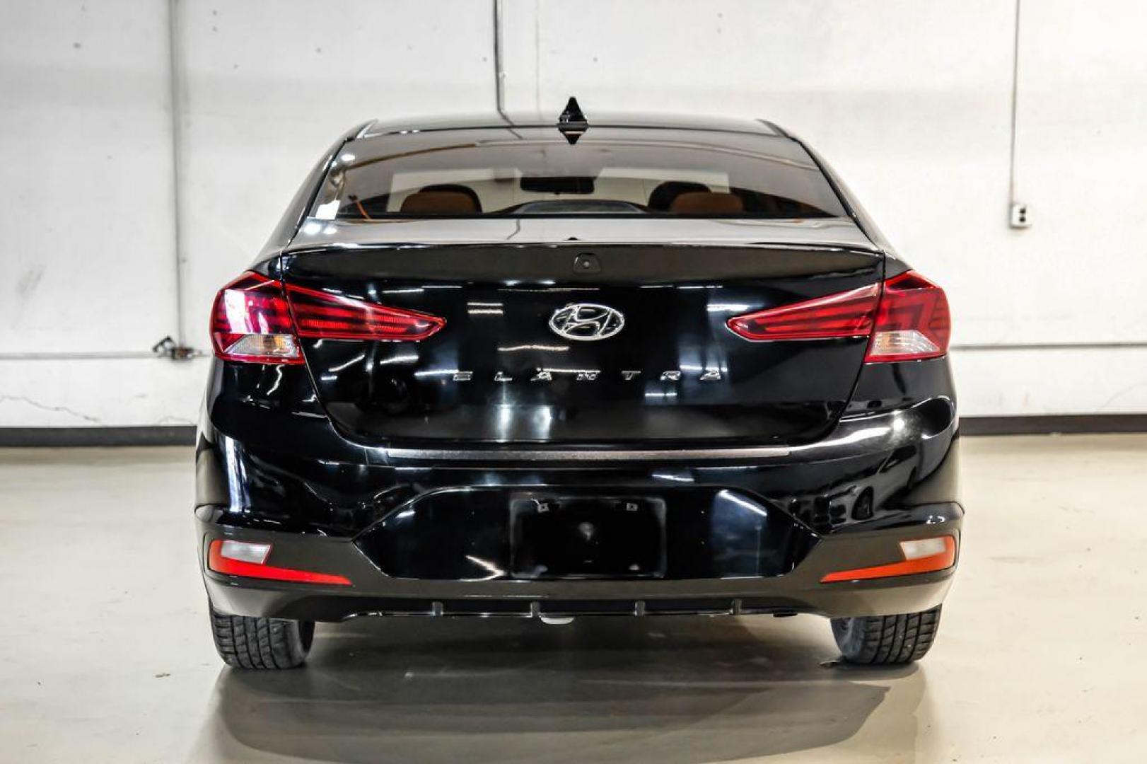 2020 Phantom Black /Gray Hyundai Elantra SEL (KMHD84LF0LU) with an 2.0L 4-Cylinder DOHC 16V engine, CVT transmission, located at 15300 Midway Rd., Addison, TX, 75001, (972) 702-0011, 32.958321, -96.838074 - Photo#8