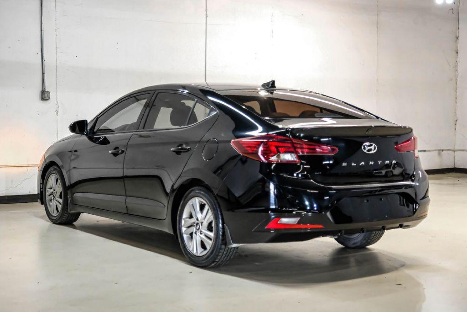 2020 Phantom Black /Gray Hyundai Elantra SEL (KMHD84LF0LU) with an 2.0L 4-Cylinder DOHC 16V engine, CVT transmission, located at 15300 Midway Rd., Addison, TX, 75001, (972) 702-0011, 32.958321, -96.838074 - Photo#9