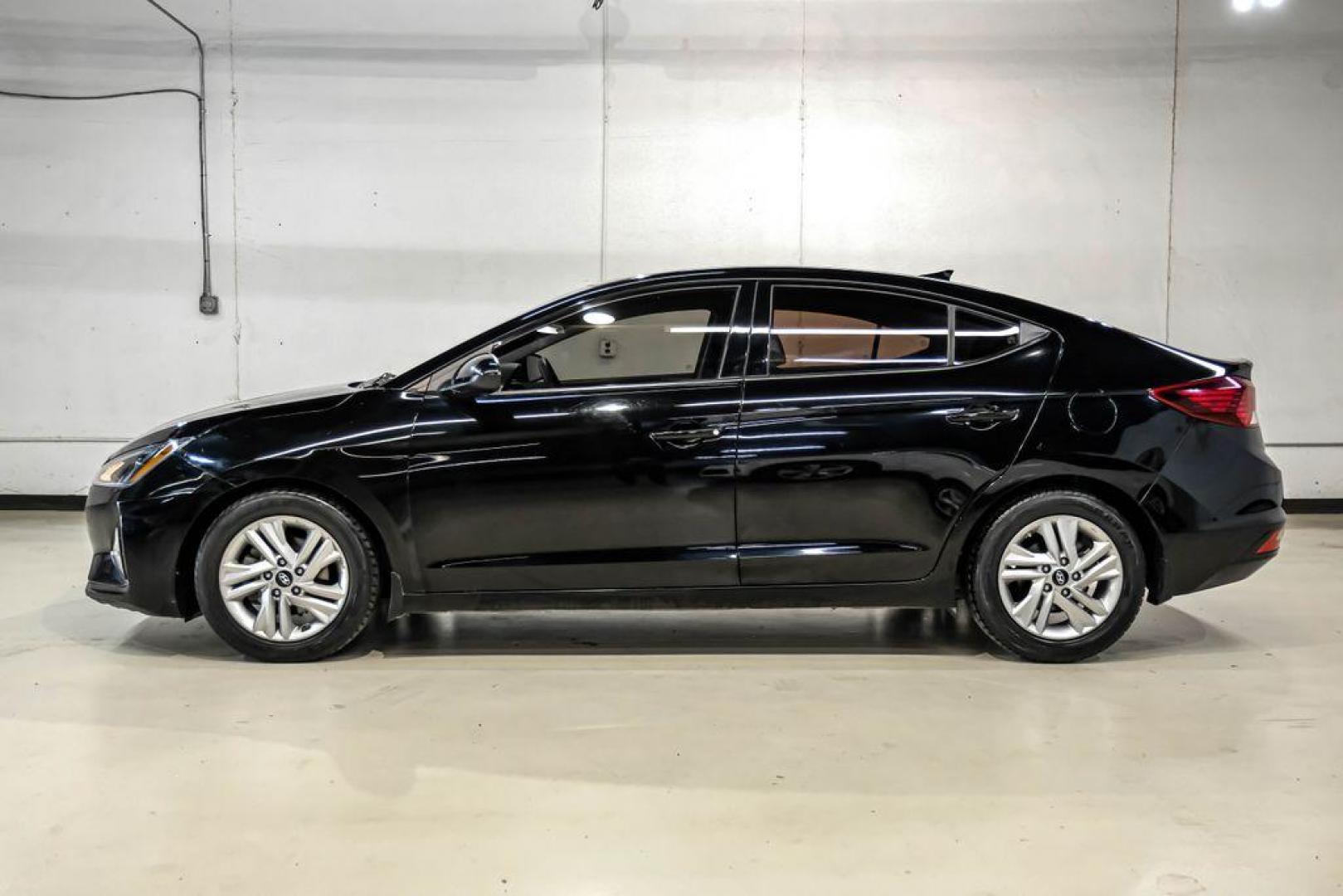 2020 Phantom Black /Gray Hyundai Elantra SEL (KMHD84LF0LU) with an 2.0L 4-Cylinder DOHC 16V engine, CVT transmission, located at 15300 Midway Rd., Addison, TX, 75001, (972) 702-0011, 32.958321, -96.838074 - Photo#10