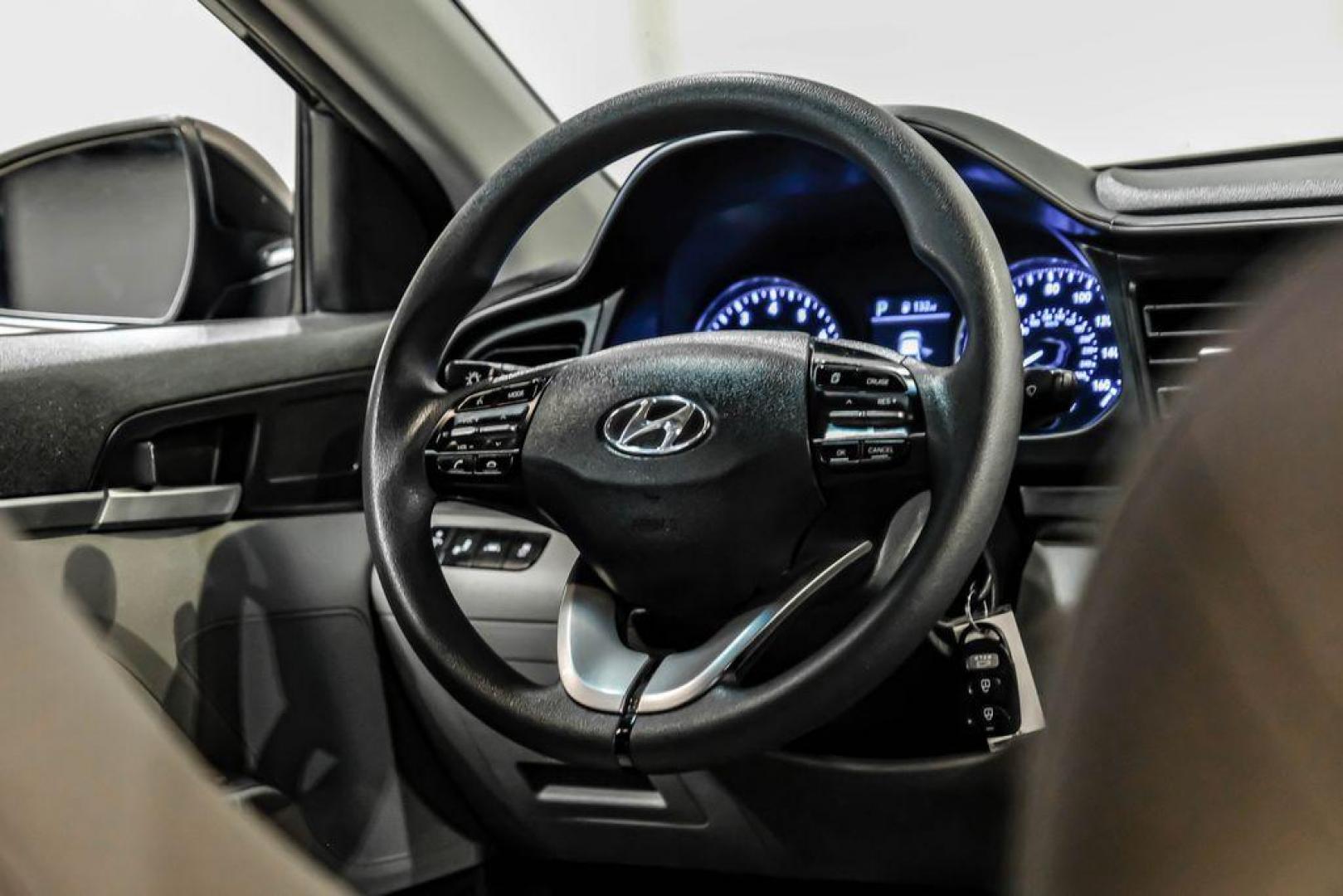 2020 Phantom Black /Gray Hyundai Elantra SEL (KMHD84LF0LU) with an 2.0L 4-Cylinder DOHC 16V engine, CVT transmission, located at 15300 Midway Rd., Addison, TX, 75001, (972) 702-0011, 32.958321, -96.838074 - Photo#15