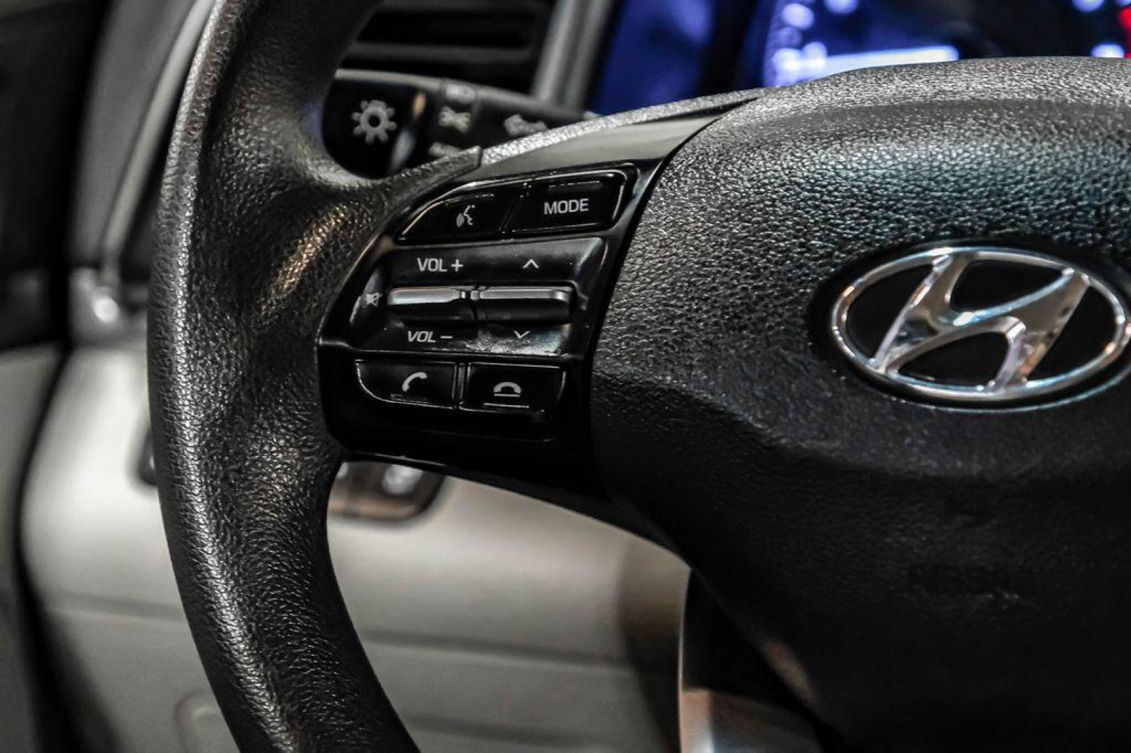 2020 Phantom Black /Gray Hyundai Elantra SEL (KMHD84LF0LU) with an 2.0L 4-Cylinder DOHC 16V engine, CVT transmission, located at 15300 Midway Rd., Addison, TX, 75001, (972) 702-0011, 32.958321, -96.838074 - Photo#16