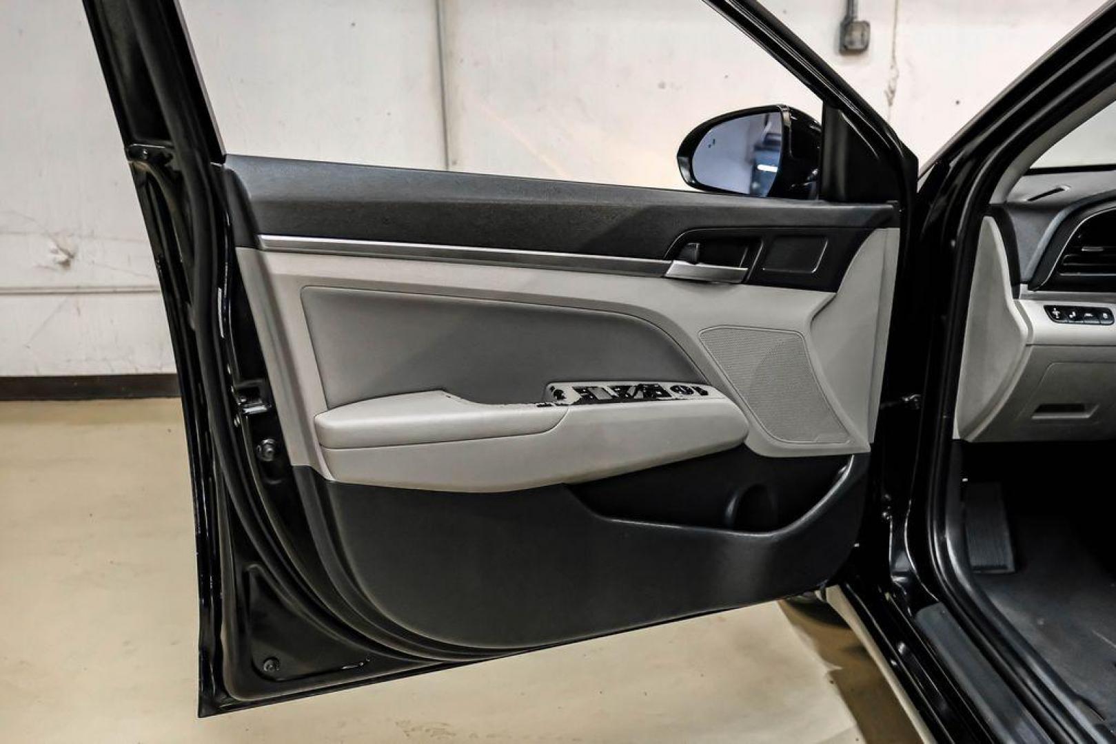 2020 Phantom Black /Gray Hyundai Elantra SEL (KMHD84LF0LU) with an 2.0L 4-Cylinder DOHC 16V engine, CVT transmission, located at 15300 Midway Rd., Addison, TX, 75001, (972) 702-0011, 32.958321, -96.838074 - Photo#39