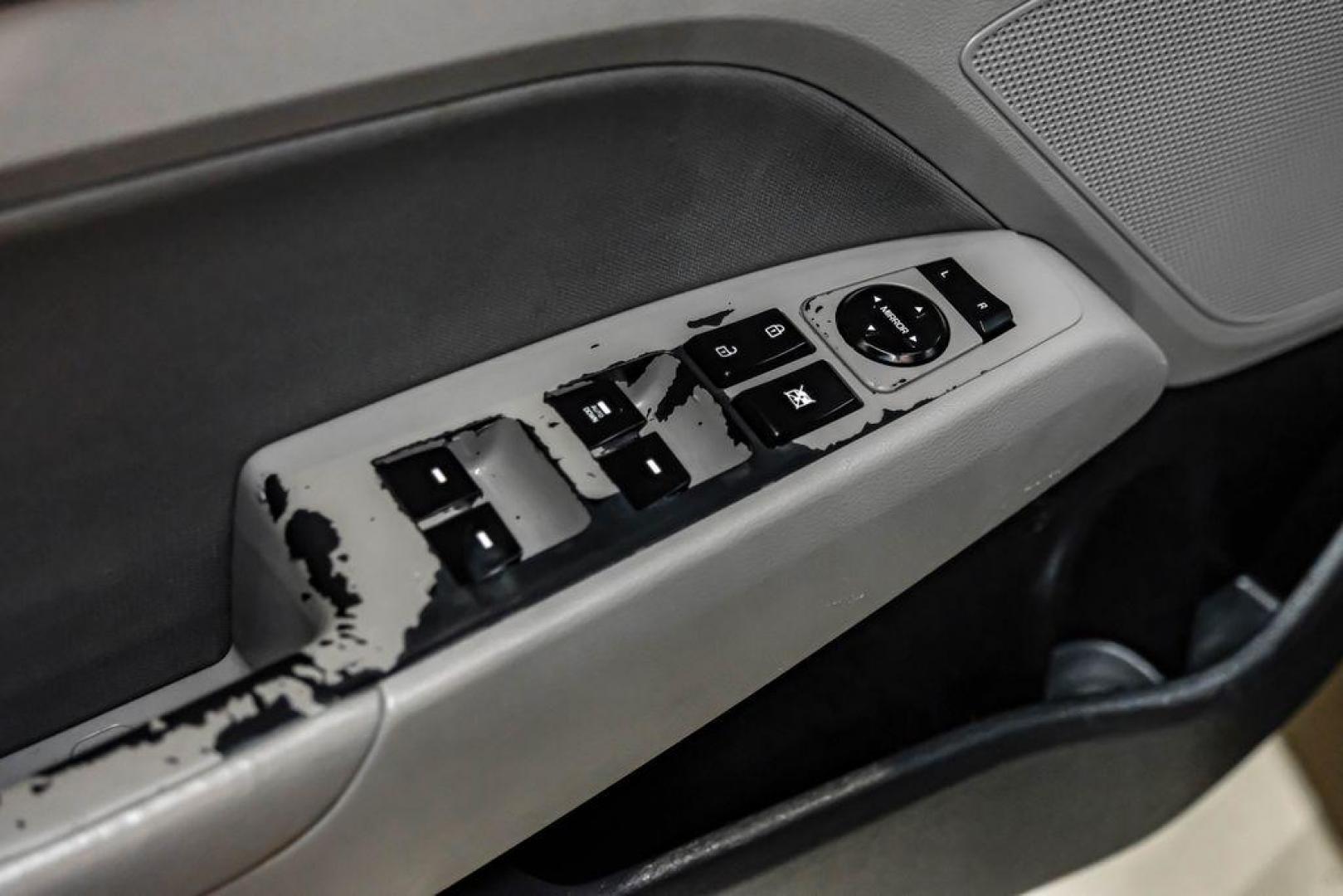 2020 Phantom Black /Gray Hyundai Elantra SEL (KMHD84LF0LU) with an 2.0L 4-Cylinder DOHC 16V engine, CVT transmission, located at 15300 Midway Rd., Addison, TX, 75001, (972) 702-0011, 32.958321, -96.838074 - Photo#40