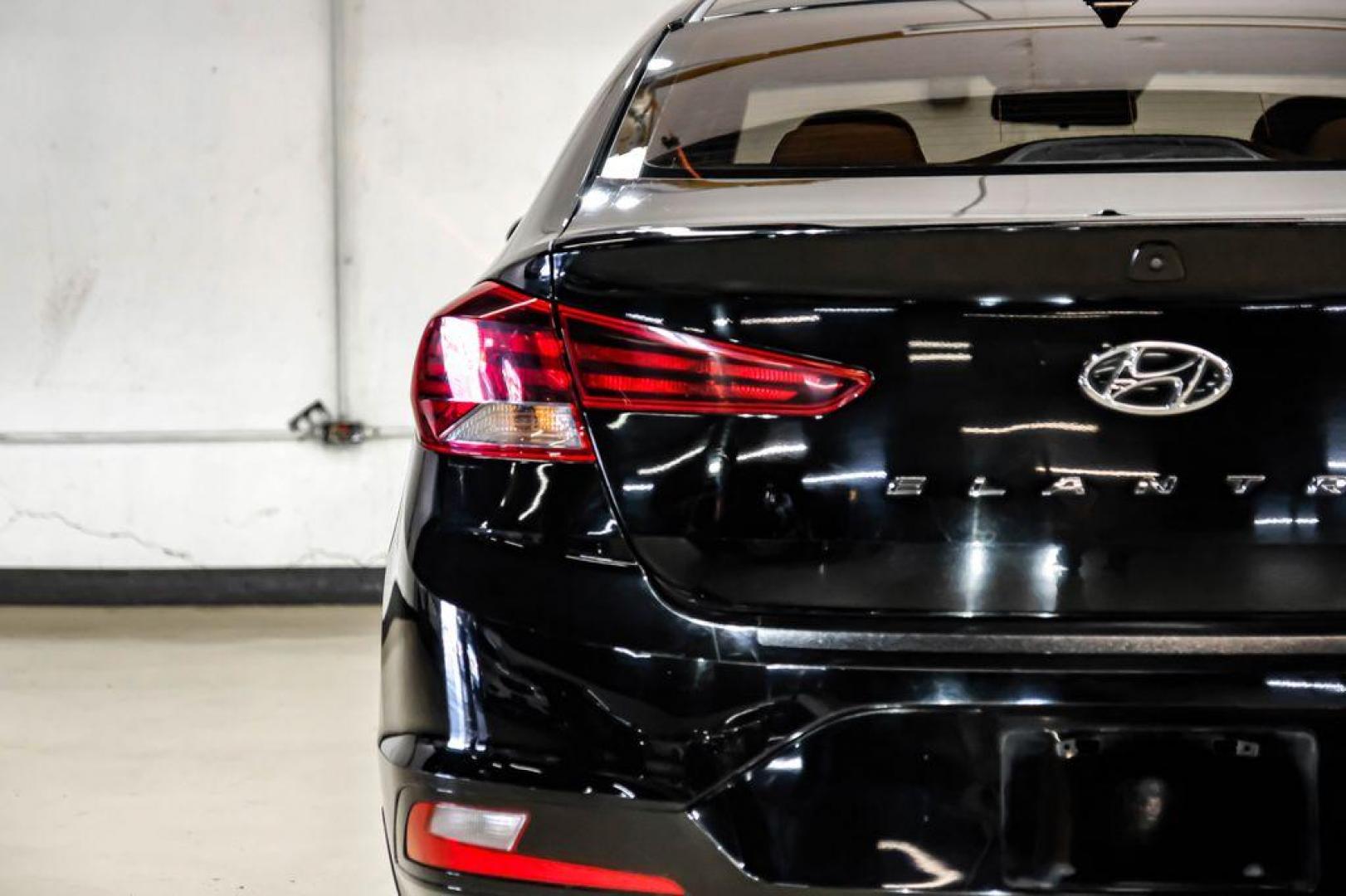 2020 Phantom Black /Gray Hyundai Elantra SEL (KMHD84LF0LU) with an 2.0L 4-Cylinder DOHC 16V engine, CVT transmission, located at 15300 Midway Rd., Addison, TX, 75001, (972) 702-0011, 32.958321, -96.838074 - Photo#46