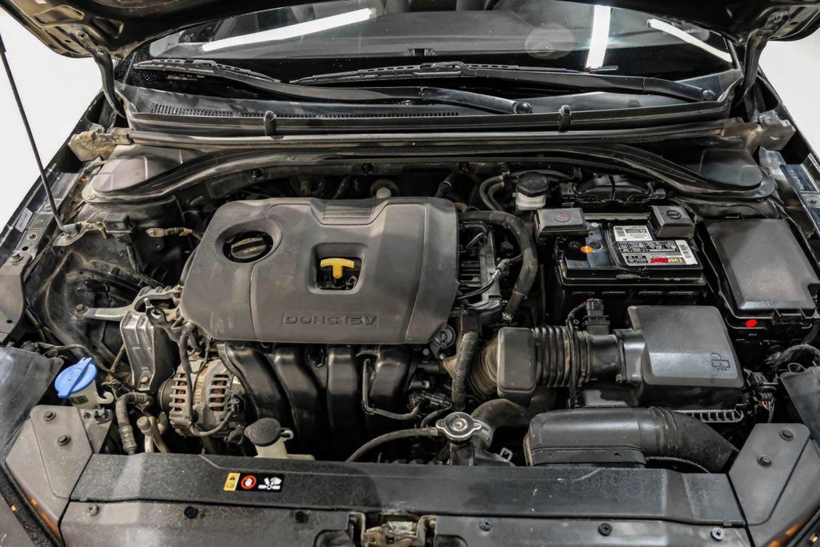 2020 Phantom Black /Gray Hyundai Elantra SEL (KMHD84LF0LU) with an 2.0L 4-Cylinder DOHC 16V engine, CVT transmission, located at 15300 Midway Rd., Addison, TX, 75001, (972) 702-0011, 32.958321, -96.838074 - Photo#49