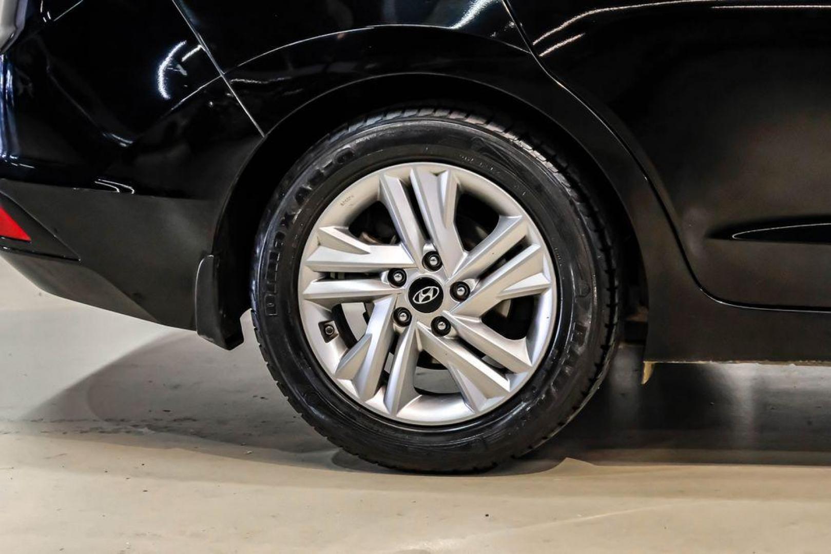 2020 Phantom Black /Gray Hyundai Elantra SEL (KMHD84LF0LU) with an 2.0L 4-Cylinder DOHC 16V engine, CVT transmission, located at 15300 Midway Rd., Addison, TX, 75001, (972) 702-0011, 32.958321, -96.838074 - Photo#52